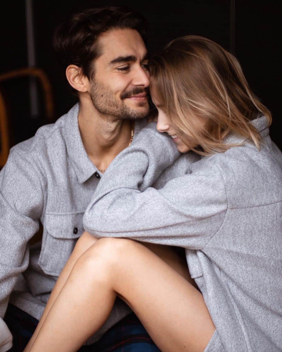 NICOLAS SIMOESのインスタグラム：「Share love for Christmas ♥️ @undizfamily #meetmycrazyundizfamily #ad」