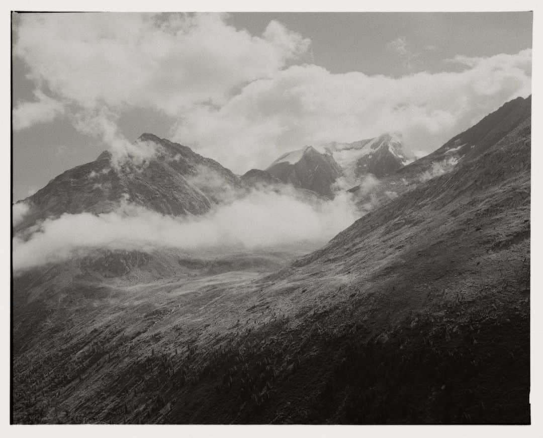 C E R E A Lのインスタグラム：「Zillertal Alps, Tyrol.  📷: @olya_o」