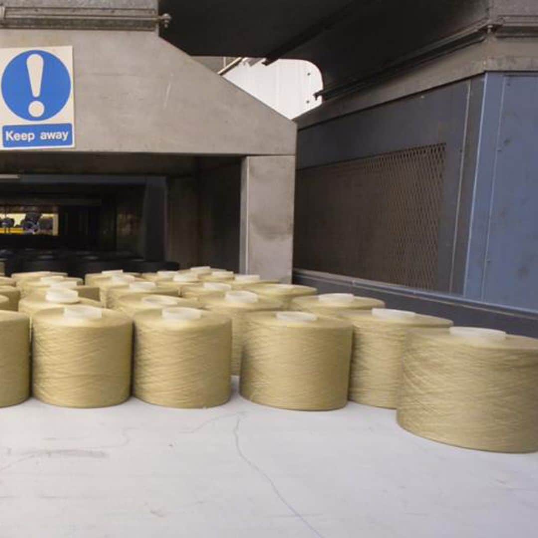 ドーメルさんのインスタグラム写真 - (ドーメルInstagram)「Dyeing might also be made on the yarn, this is called yarn dyeing.⁣ This implies dyeing the ecru yarn into coloured yarn, after spinning. The resulting coloured yarn is referred to as a ‘pressure dyed yarn’.⁣ ⁣ .⁣ .⁣ .⁣ #production #productionprocess #dyeing #luxurycloth」12月8日 18時13分 - dormeuil1842
