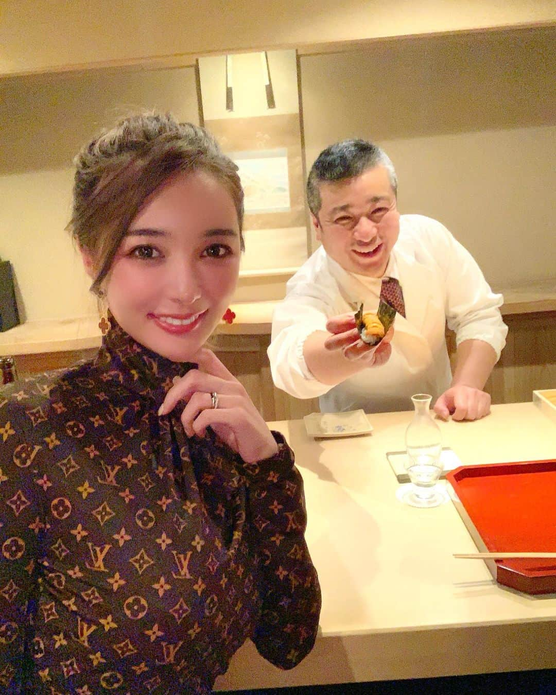 濱野りれさんのインスタグラム写真 - (濱野りれInstagram)「1 Michelin Star"富小路 やま岸"(Tominokozi Yamagishi) I couldn't make a reservation everytime I came to Kyoto. But this time, I finally could👏♥️  During the quarantine period, I had the ingredients sent from here. So I feel like not frist time, but actually it is😋  Kyoto Kaiseki that can only be tasted here, it was a feast💕 I'm looking foward to my next trip to Kyoto😘  ミシュラン一つ星⭐️ 京都【富小路 やま岸】へ💕 京都へ行くタイミングでいつも予約が空いてなくてやっと行くことができたの🥺✨  自粛期間中はやま岸さんにお世話になって気分は常連☺️笑 京都の懐石も雰囲気も沢山楽しめたよ💕 また関西に行くときはぜひお邪魔させてください♥️ . . #rirelog #yamagishi #tominokoujiyamagishi #KAISEKI #japanesefood #japaneserestaurant #kyotogourmet #kyotoeats #michelin #tabelog #kyotorestaurant #washoku #富小路やま岸 #やま岸 #懐石料理 #京都グルメ #予約困難店 #ミシュラン #京都旅行 #京都 #グルメ旅行」12月8日 18時19分 - riregram