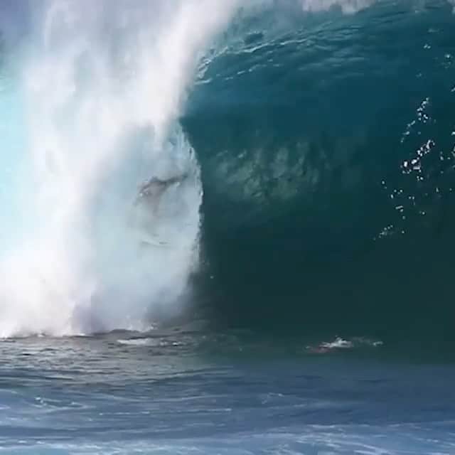 ビラボンのインスタグラム：「50 Years, 50 Moments from the heaviest event on tour. ⠀ ⠀ In honor of the Billabong Pipe Masters’ 50th year, we’ve partnered with @wsl and @inherentbummer to bring you the 50 Heaviest Moments in the event’s long and storied history as ranked by Pipe icons @gerrylopezsurfboards, @thomasvictorcarroll and @whoisjob. ⠀ ⠀ What moment is the heaviest of them all? Tune in to the live @wsl webcast tomorrow as the countdown begins.」