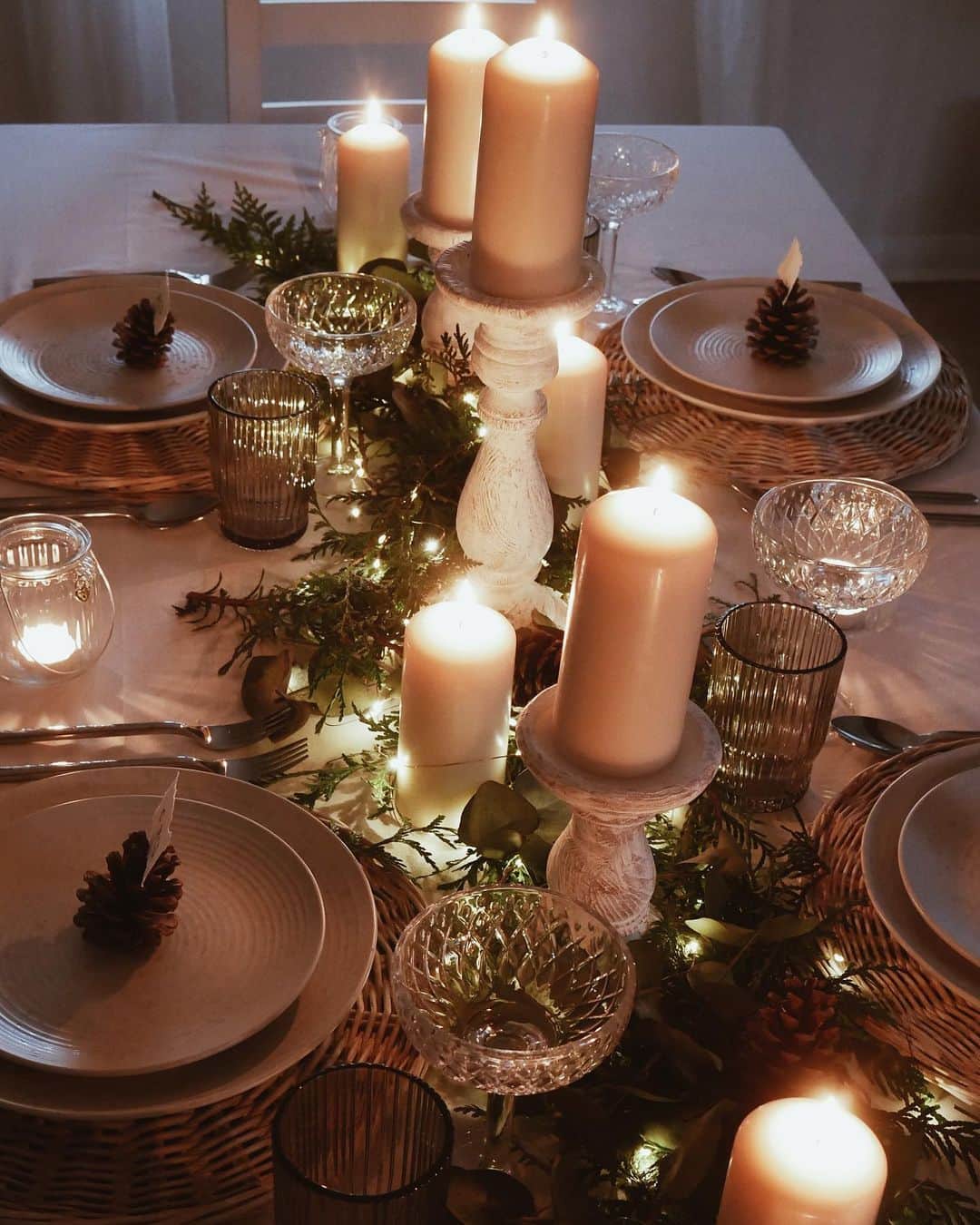 Nextさんのインスタグラム写真 - (NextInstagram)「Looking for #tablescape inspiration? 👉 Swipe to see how our #nextambassadors have styled their tables using tableware that can be enjoyed all year round✨🍴🔎 Warwick Natural Dinner Set: 190045 Bronx Pearl Dinner Set: 260949 #nexthome #merryeverything」12月8日 18時16分 - nextofficial