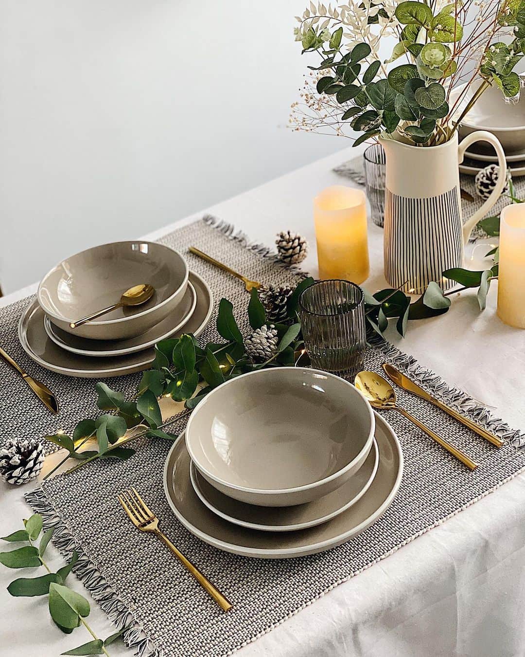 Nextさんのインスタグラム写真 - (NextInstagram)「Looking for #tablescape inspiration? 👉 Swipe to see how our #nextambassadors have styled their tables using tableware that can be enjoyed all year round✨🍴🔎 Warwick Natural Dinner Set: 190045 Bronx Pearl Dinner Set: 260949 #nexthome #merryeverything」12月8日 18時16分 - nextofficial