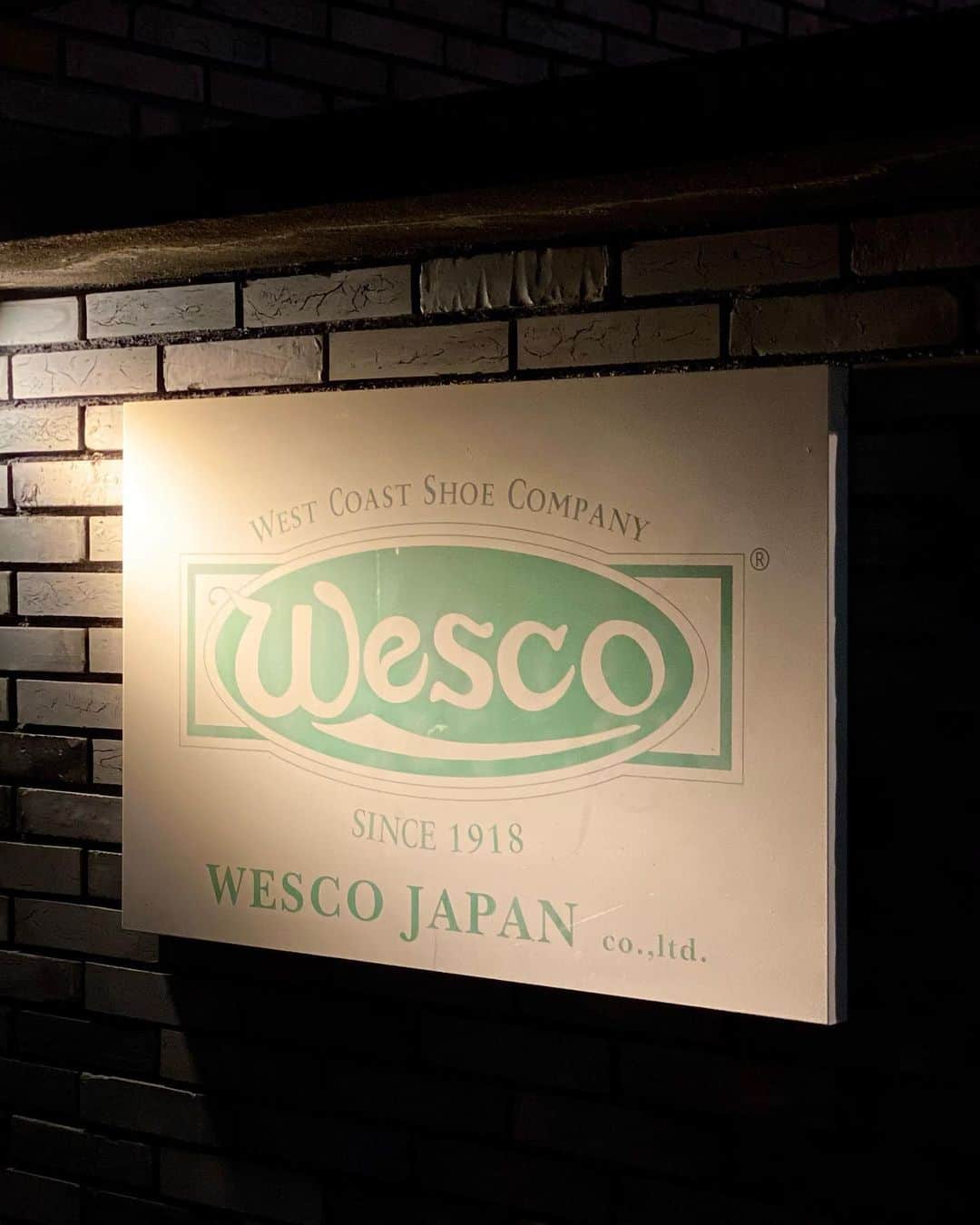 ウェスコさんのインスタグラム写真 - (ウェスコInstagram)「. WESCO大阪店より、営業時間変更のお知らせです。 誠に勝手ながら、12月12日(土)の営業時間は19時までとさせていただきます。 ご不便をお掛けしますが、ご理解のほど宜しくお願い申し上げます。  WESCO Osaka 06-6783-6888」12月8日 18時24分 - wesco_japan
