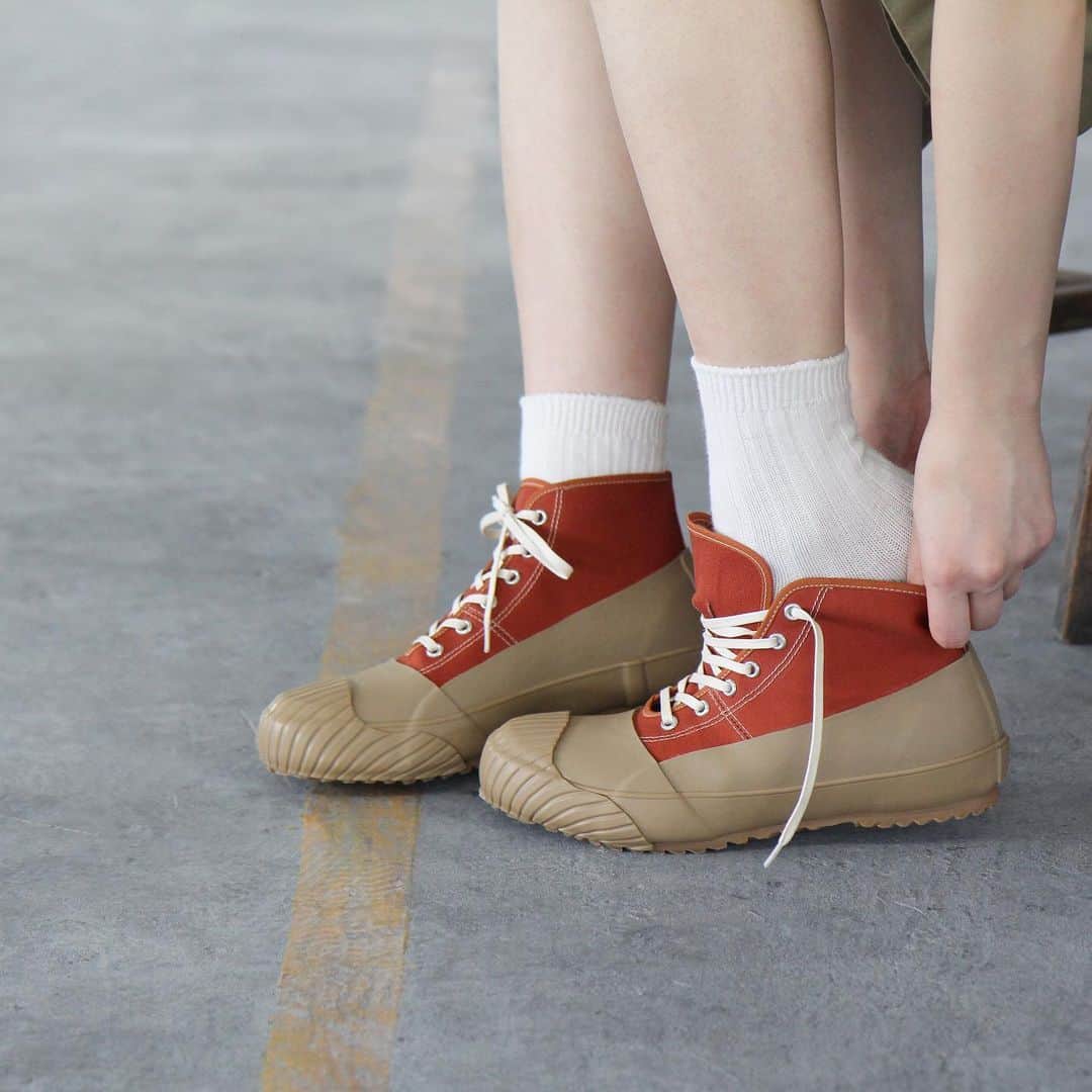 MOONSTARのインスタグラム：「ALWEATHER / BRICKGUM  #moonstarshoes  #finevulcanized  #alweather  #madeinkurume」