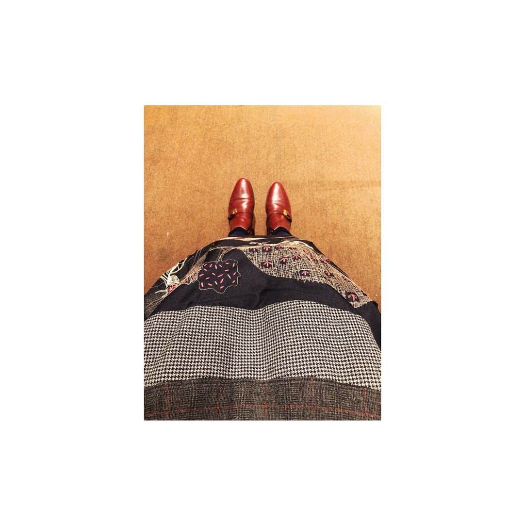遠藤綾さんのインスタグラム写真 - (遠藤綾Instagram)「* 昨日のはワンピースで、これはスカート。 色も柄も同じだけど、 全然別物なのだ！  #janemarpledanslesalon  #janemarple」12月8日 18時26分 - e_aya217