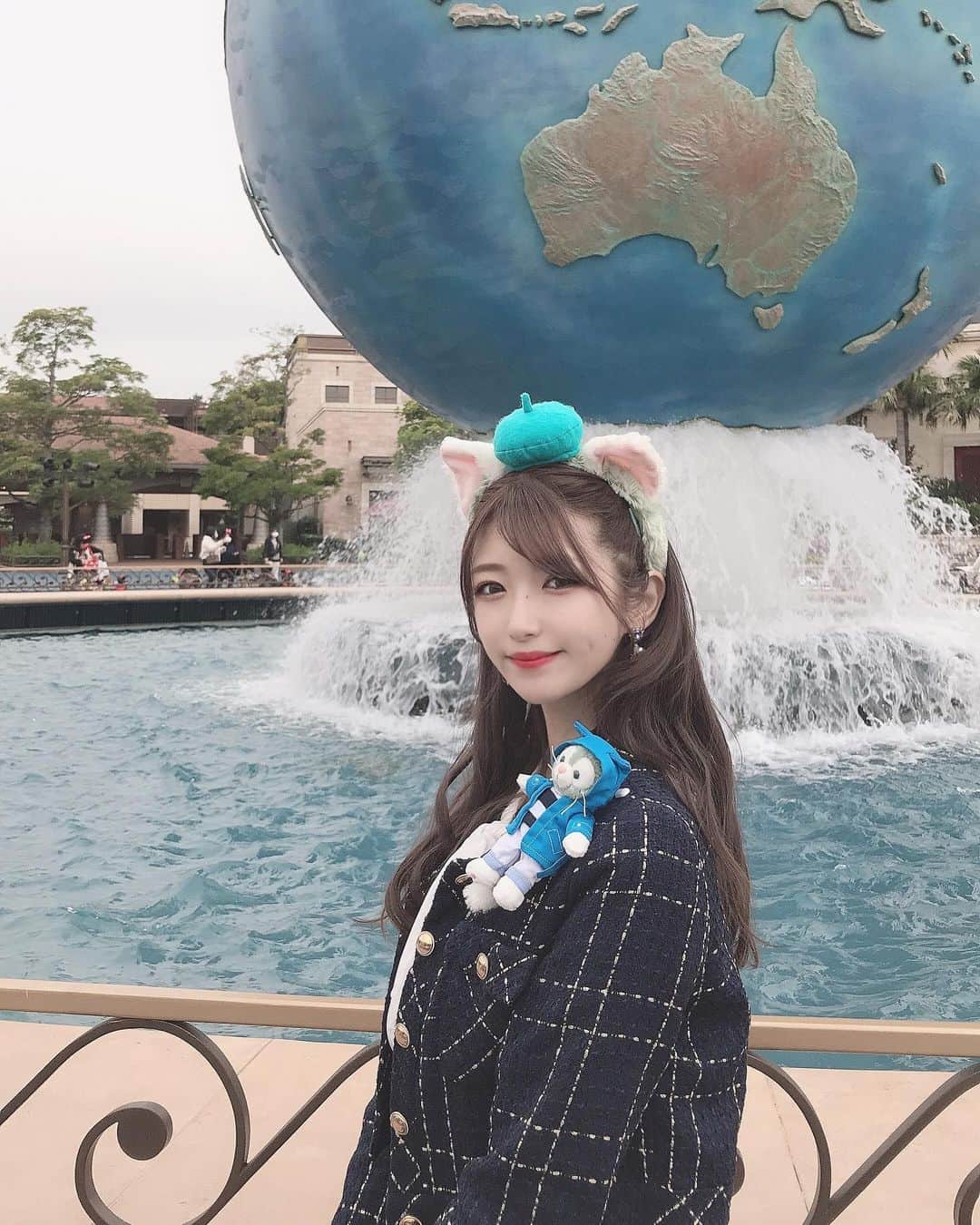 れみぱんのインスタグラム：「最近ほんと寒くて何もやる気が出ない🤷🏻‍♀️ もう少ししたら冬眠かな🐻 : : : #ディズニーシー #ディズニーグッズ #ディズニーコーデ #ディズニー #ジェラトーニ #ジェラトーニコーデ #ジェラトーニグッズ #ディズニーカチューシャ #コーデ #ツイードジャケット #ツイードワンピース #disney #disneysea #tokyodisneysea #tokyodisneyresort #japan #japanesegirl #followｍe #fashion #ootd #迪士尼 #迪士尼海洋 #粉我 #照片 #메이크업 #일본 #얼스타그램 #핫 #迪士尼樂園」