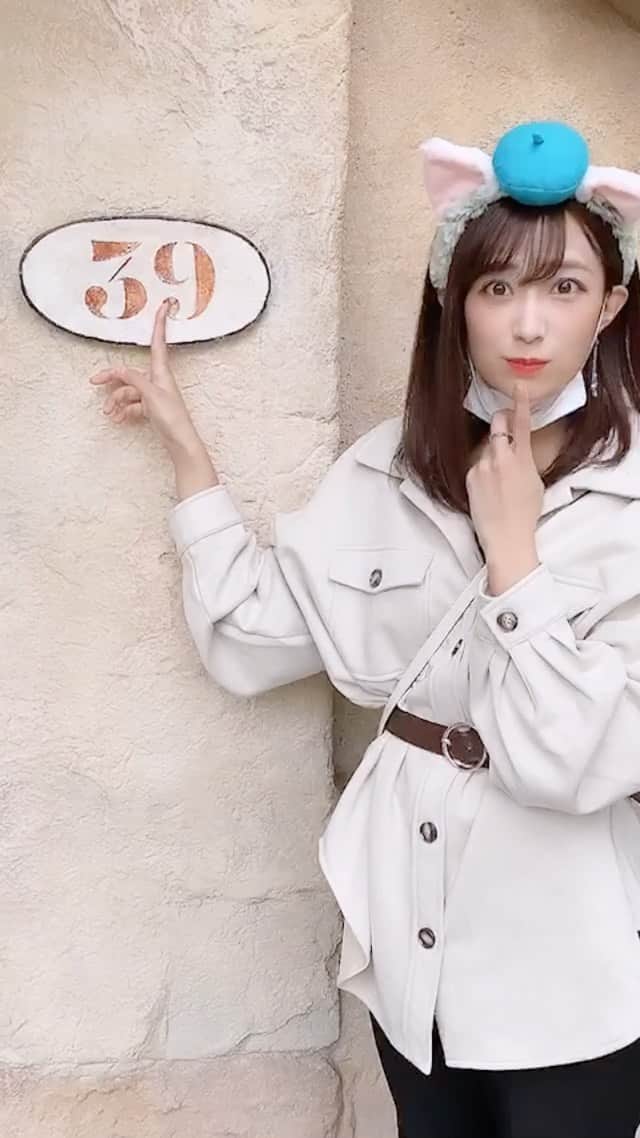 ミクのインスタグラム：「. . 39見つけると高まる♡ 私はジェラトーニ推し(=^x^=) . .  #disney #ジェラトーニ　#39」