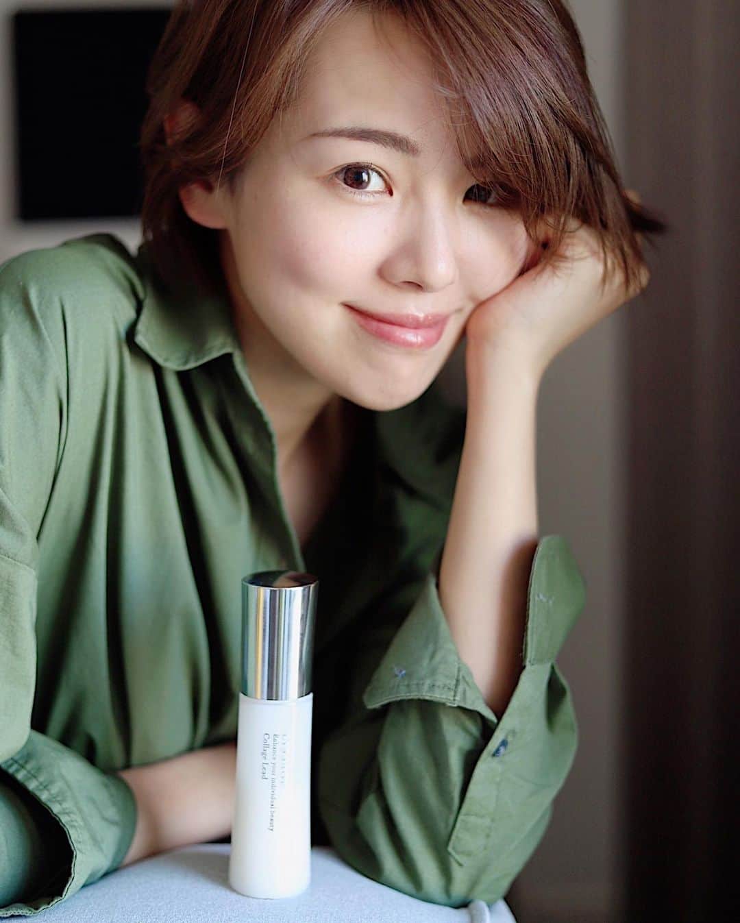 のインスタグラム：「. アンバサダーをさせていただいているLISSAGE @lissage_official 継続して使うようになってから半年が経ちました💁🏻‍♂️✨ 　 　 半年前、最初に受けたカウンセリングで、 「スキンメインテナイザーは、 コットンで100回パッティングがおすすめ」 と教わったときには、 「コットンすら使ってこなかった女が100回もムリやろう」と密かに思ってたのですが← 　 いざやり始めたら、 100回は案外あっとゆーま🤭 そして、やるのとやらないのとでは、 翌日のお肌の調子が違ってくるのです。 今ではすっかり習慣化して、 この半年間でスキンケアに対する意識が いい方向に変わりました🕊 　 　 カウンセリングで作った私だけの「美幹プログラム」のアイテムの中でも、 特に大好きなコラゲリード（薬用誘導美容液） ブースターって今まであまり使ったことなかったんだけど、 やっぱりコレをつけるのとつけないのとでは、 その後のスキンケアの満足感がなんか違うんだよね🤔 もう何本目かなってぐらい使い続けたけど、 私の年齢ぐらいになると、 もうブースターはマストアイテムなんだと感じました📝 　 　 LISSAGEは、30代半ばに出会えて 本当によかったと思うアイテムばかりでした💯 　 これからもっと、お肌の悩みは増えていくんだろうけど、 信頼できるカウンセラーさんとプログラム、 そして、LISSAGEに、 お世話になっていきたいと思います🙏✨  #リサージ #スキンケア #コラゲリード #リサージ美幹アンバサダー  #LISSAGE #美幹プログラム #美容好き #美肌になりたい #30代美容」