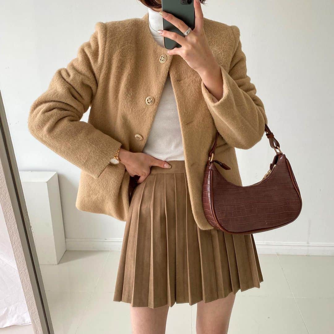 ユン・ダヨンのインスタグラム：「이 자켓 소장가치 Good.. 🤭」