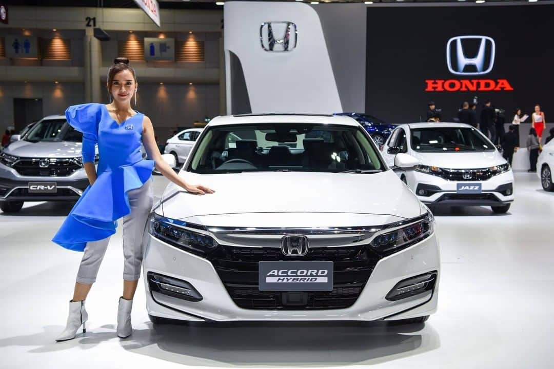 EnjoyHondaThailandのインスタグラム：「สัมผัส Honda Accord รุ่น Hybrid TECH ยนตรกรรมสปอร์ตพรีเมียมซีดาน ได้ในงาน Motor Expo 2020 ที่บูท Honda (A14) อาคารชาเลนเจอร์ ฮอลล์ 2 อิมแพ็ค เมืองทองธานี ตั้งแต่วันที่ 2 – 13 ธ.ค. 63 หรือที่โชว์รูมฮอนด้าทั่วประเทศ  #HondaThailand #MotorExpoThailand #HondaAccord #TheAccord #AllnewHorizonBegins」