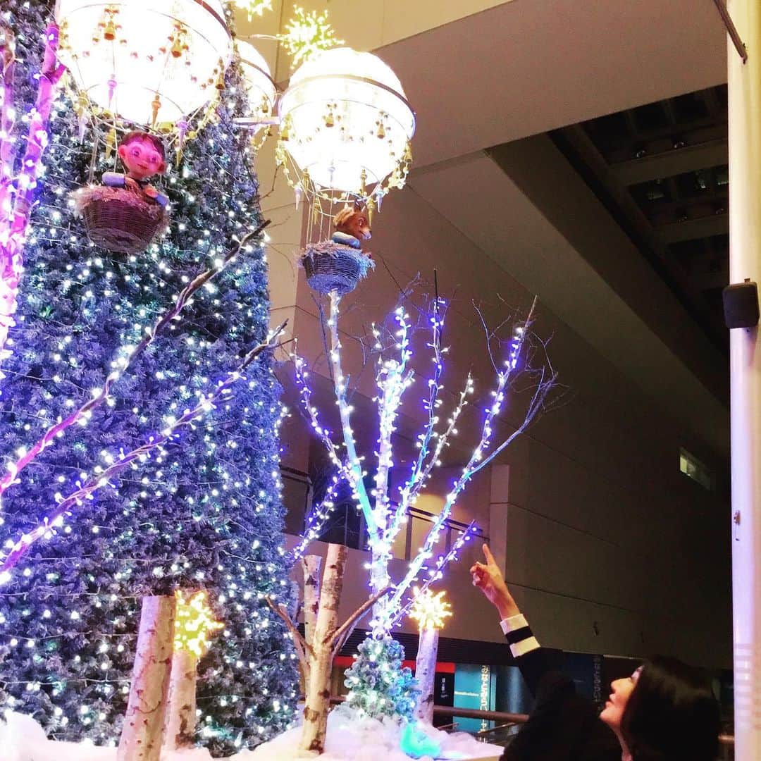 広瀬香美さんのインスタグラム写真 - (広瀬香美Instagram)「昼夜公演のステージの合間に。 少しお散歩しました。  今年はイベント少なくて寂しいのかもしれないですが、 クリスマスは感じる😊✨  どこかのイベントにふらっと行ってみようかなぁーーーー！✨  #サプライズ　好き✨微笑」12月8日 19時10分 - kohmi.hirose