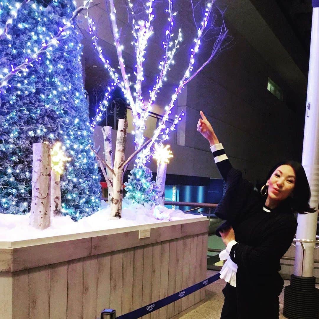 広瀬香美さんのインスタグラム写真 - (広瀬香美Instagram)「昼夜公演のステージの合間に。 少しお散歩しました。  今年はイベント少なくて寂しいのかもしれないですが、 クリスマスは感じる😊✨  どこかのイベントにふらっと行ってみようかなぁーーーー！✨  #サプライズ　好き✨微笑」12月8日 19時10分 - kohmi.hirose