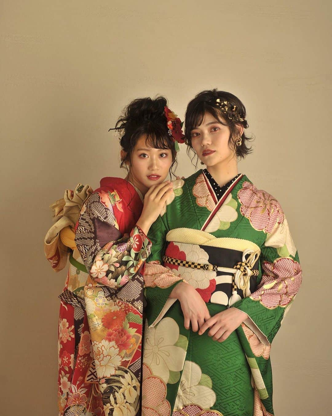 追田菜々花のインスタグラム：「🌅SISUIさん👘 私達のファイナルイベントで着る振袖もSISUIさんのものなのです⭐️⭐️⭐️ 自分で選ばせて頂きました〜\( ˆoˆ )/ お楽しみにっ  そんなSISUIさんからクーポン発行していただきました😼 2枚目をご覧ください🌙 （どうぞ保存して使ってください♪） ______________________________ ミスキャンパス立命館2020 ファイナルイベント⚠️当日票あり⚠️  💎日程:12月20日(日) 💎時間:14:00〜 💎視聴方法:YouTube・17LIVE YouTube▶︎ https://m.youtube.com/channel/UCtZ52o5uKEeVBom7jr3cIZg 17LIVE▶︎ https://17.live/profile/r/13494075  #sisui #kimono #furisode #hakama #japan #japanese #japan_of_insta #japanesegirl #japanesefashion #japaneseculture #japanesestyle #japanesemodel #japanphoto #振袖 #振袖レンタル #袴 #袴レンタル #成人式 #成人式前撮り #成人式ヘアセット #成人式振袖 #振袖ヘア #袴ヘア #袴へアアレンジ #和服 #和服女子 #着物 #着物女子 #晴れ着 #前撮り」