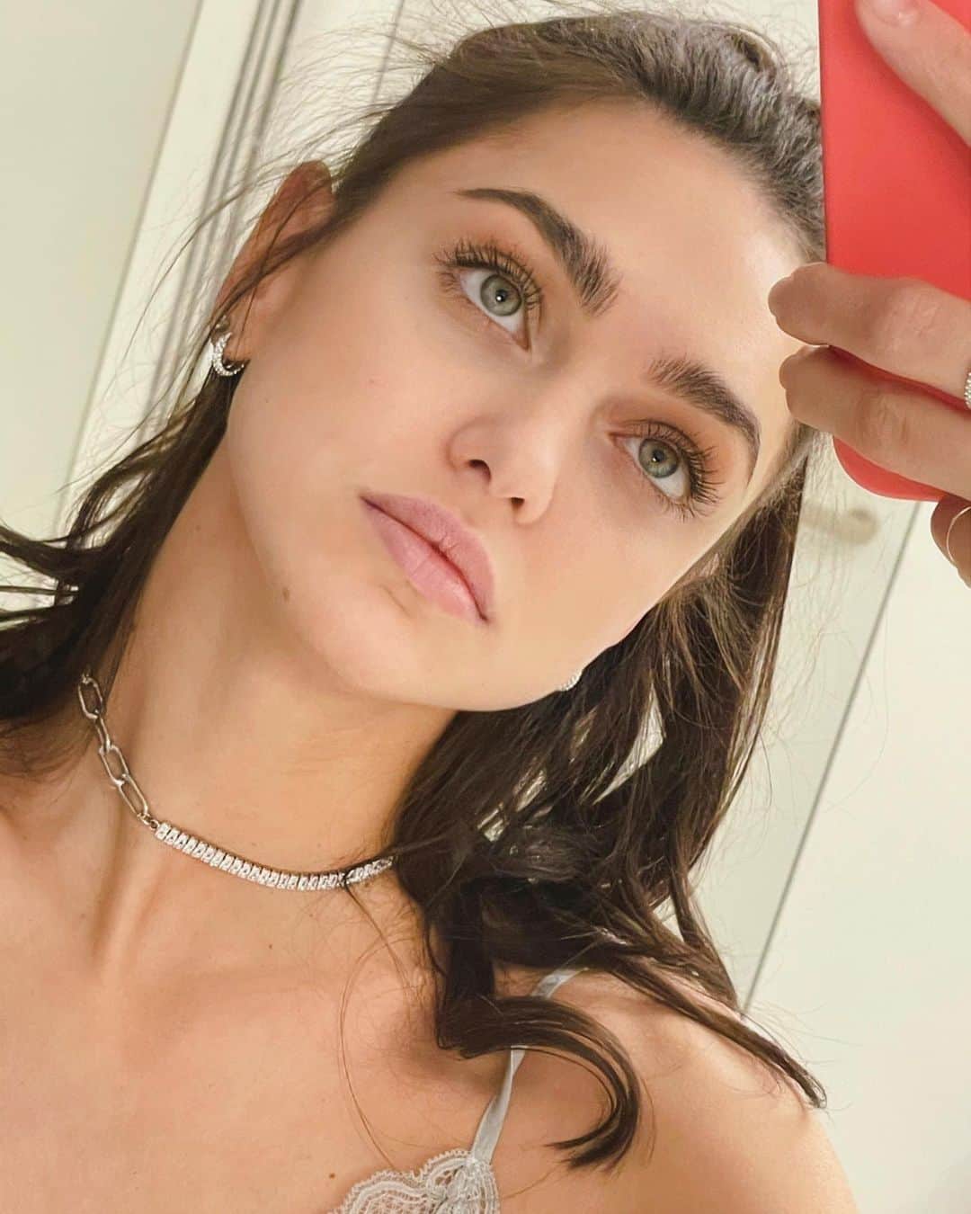 Zhenya Katavaのインスタグラム：「Птенчик 🤍 после карантина」