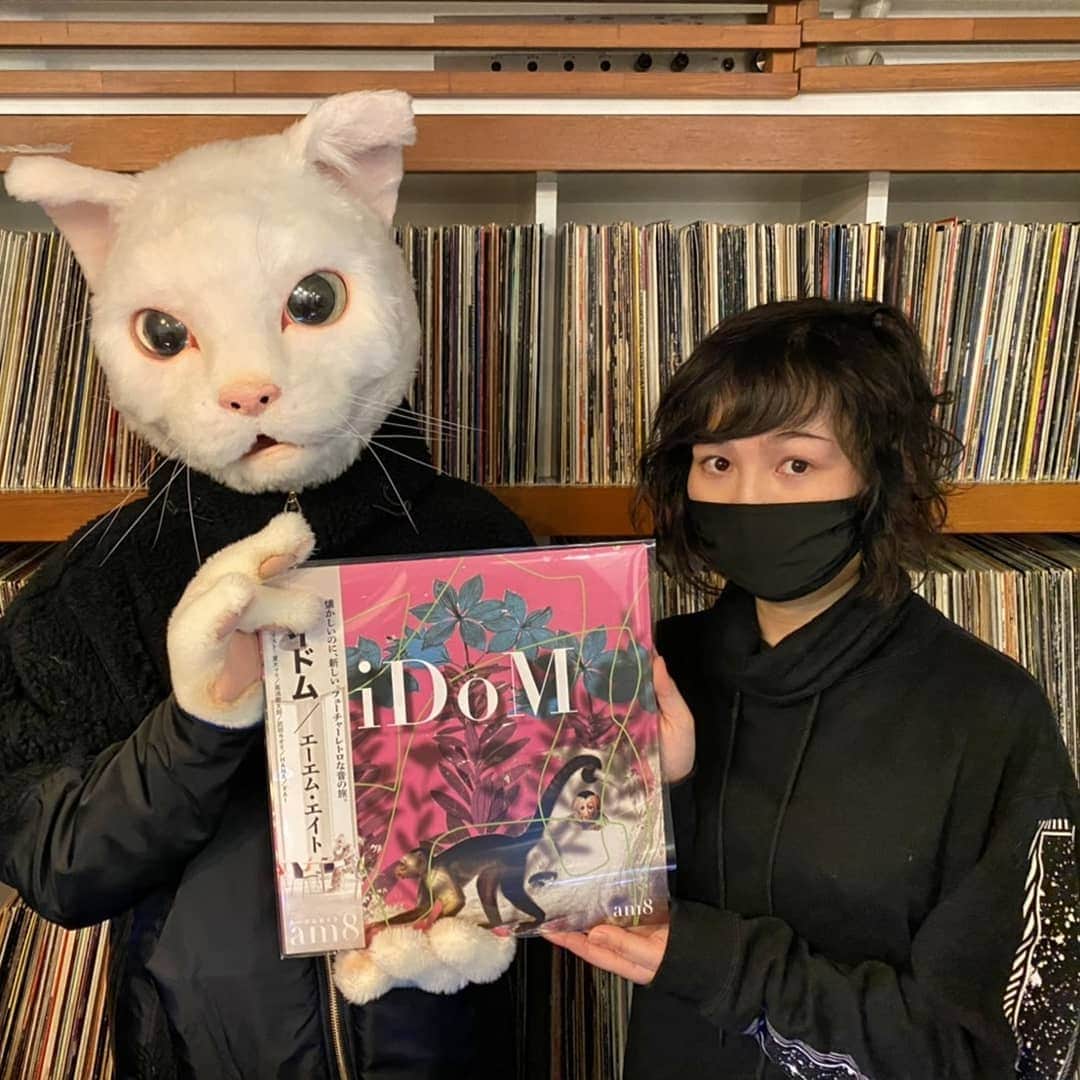 川村由紀のインスタグラム：「今日は @am8_official2020 様と収録でした。#blockfm #shibuyaOIRAN warmup radio by #カワムラユキ 11日金曜20時O.Aでーす。  レコードショップで配布中の「iDoM」パンフレットにも、コメントを提供させて頂いております。ぜひ、レコード（お世辞抜きでホントに名盤）と併せて手に取ってみて下さいね ฅ•ω•ฅ」