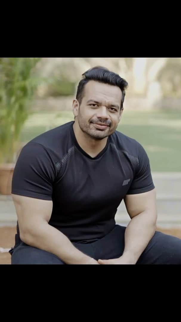 Gaurav Tanejaのインスタグラム：「Had a great time discussing fitness with the true #SonsOfTheSoil @deepak_hooda_kabaddi.  Watch Now on @primevideoin.  @jaipur_pinkpanthers」