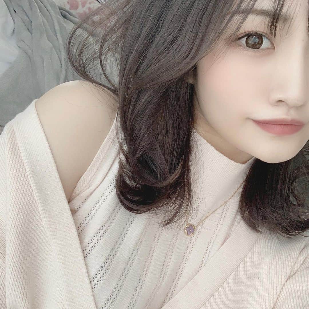 餃子のりさちゃんのインスタグラム：「人生どうでも飯田橋〜寿命いつ〜？  ってこれはツイッターでやるやつですね。 最近ツイッターに生息しすぎてインスタの使い方忘れました。 しばらくはインスタ低浮上です。 夜露四苦✌」