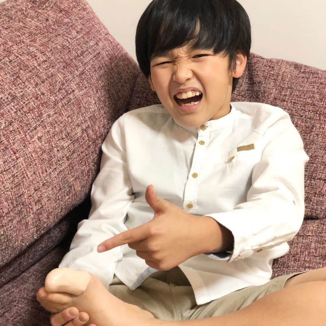 山口太幹さんのインスタグラム写真 - (山口太幹Instagram)「親指にギプス😱  学校の掃除の時間に机を運んでたら、落ちてきて足にぶつかったんだ😭 やってしまった（笑）  そして、病院で固定してもらったよ〜\(//∇//)\ 今は、普通に歩けるけどね😌 早く治るといいな‼️  #山口太幹 #やまぐちたいき #小学生男子 #宮崎出身 #子役 #海汐プロダクション所属 #アービング所属 #ギプス #足の怪我 #痛かった」12月8日 19時23分 - taiki_umipro