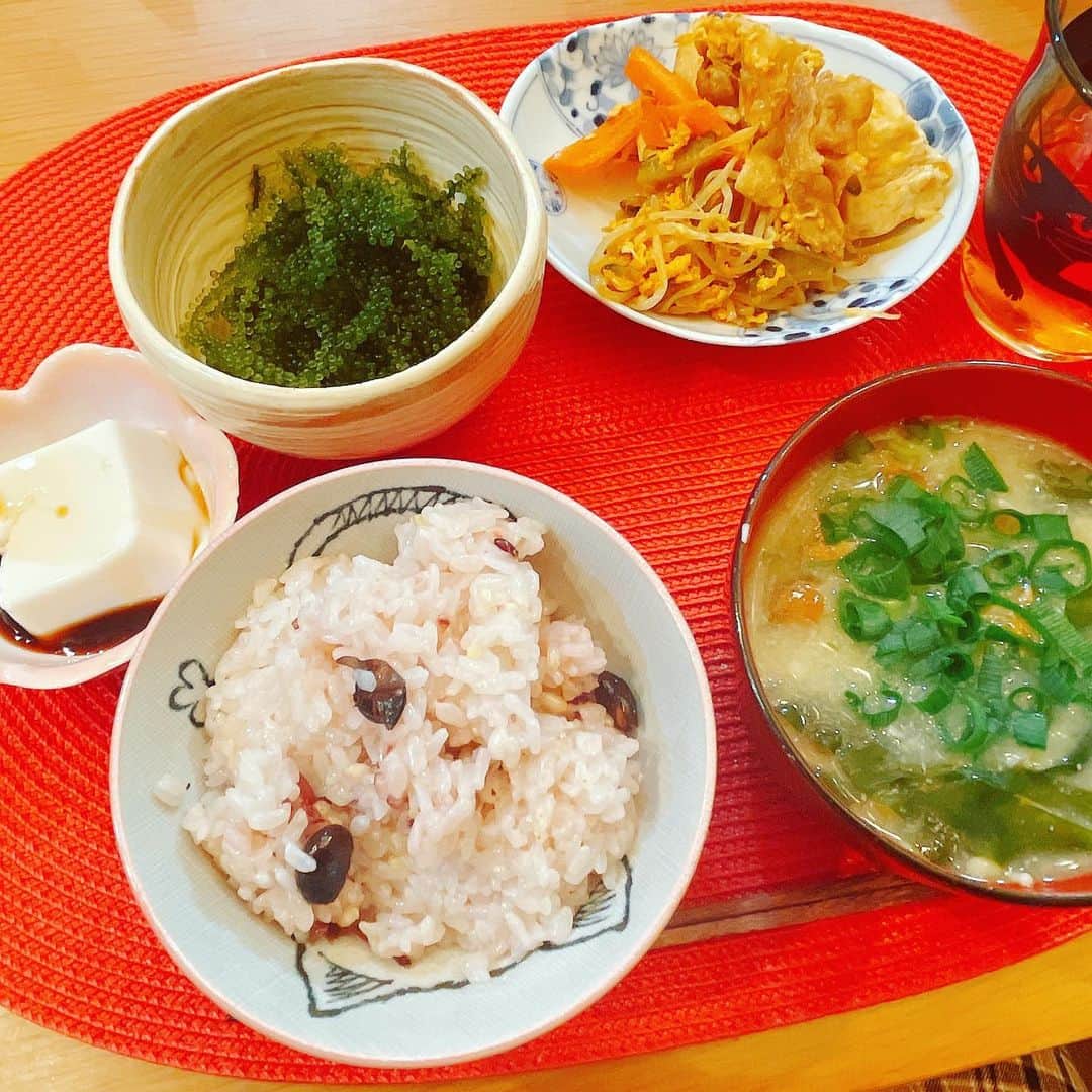 星那美月さんのインスタグラム写真 - (星那美月Instagram)「沖縄で島豆腐と海ぶどうとジーマミー豆腐買って帰ったから沖縄料理作った🌺  #おうちごはん #dinner」12月8日 19時37分 - mitsukihoshina