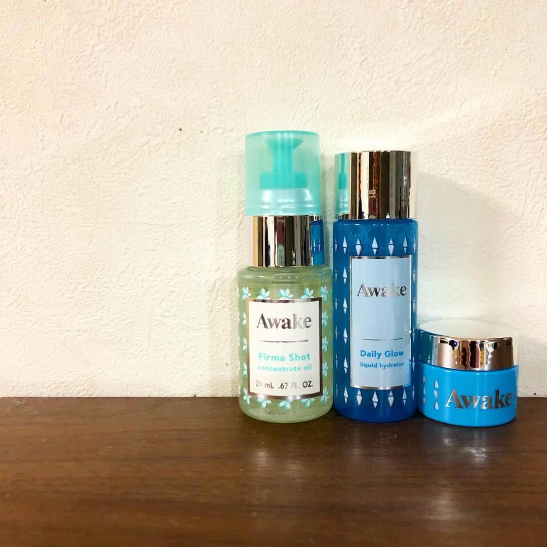 のインスタグラム：「. . Vegan cosmetics💆‍♀️✨ . 🌱@awakeskin_jp 🌍 私の愛用しているアイテム✨ これは化粧水とか保湿するものなんだけど すごく顔に馴染むし良い香りなんだ😚 ヴィーガンブランドで肌にも動物にも 地球にも優しいんだよ✨ コスメ気になる子はチェックしてみて😉 . . #vegan #vegancosmetics #コスメ  #化粧品 #地球に優しい #sustainable  #サスティナブル #ナチュラル #awake  #ヴィーガン #ヴィーガン生活」