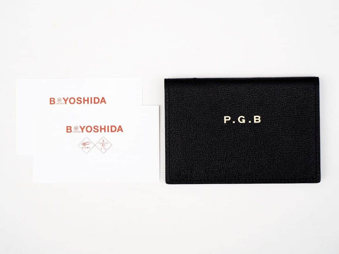 B JIRUSHI YOSHIDAさんのインスタグラム写真 - (B JIRUSHI YOSHIDAInstagram)「【RECOMMEND ITEM】 〈PORTER×B印 YOSHIDA〉 "P.G.B シリーズ" ・ 過去に吉田カバンで記念モデルとして発売された“P.G.B（ポーター・ジェントルマンズ・バッグ）”をB印 YOSHIDAの別注によりエクスクルーシブモデルとして復刻。 ・ 重厚感溢れるメイン素材は、肉厚のヌメ革にゴート（山羊）の型押しを施したもの。使い込む程に増す味わいを存分にお楽しみいただけます。 ・ さりげなく輝く“P.G.B”の刻印やゴールドのパーツづかいが大人の装いを演出。クラシックと呼ぶにふさわしい名作。 ギフトアイテムとしてもオススメです。 ・ COLOR:BLACK CARD CASE ¥10,500+TAX POUCH S ¥9,000+TAX POUCH L ¥15,000+TAX POUCH XL ¥16,000+TAX  #bjirushiyoshida #B印YOSHIDA #代官山 #daikanyama #TOKYO #BEAMS #ビームス #yoshidakaban #吉田カバン #ポーター #porter #비지루시요시다 #도쿄 #다이칸야마 #빔스 #빔즈 #포터 #데일리룩 #백팩 #b印yoshidalineup」12月8日 19時34分 - bjirushiyoshida