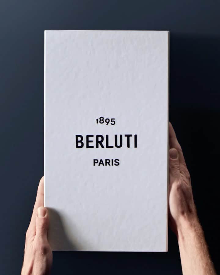 ベルルッティのインスタグラム：「- THE #BERLUTI VIBRANT HOLIDAYS BY @kris_van_assche -    This year, Berluti celebrates the end-of-year holidays with the new Home & Office Objects Collection and a selection of emblematics including the new SIGNATURE canvas collection with a colourful patina twist.   For the new Home & Office Objects Collection, Berluti has teamed up with a select group of highly respected European makers, including Werkstätte Carl Auböck, Bottega Ghianda, San Lorenzo Silversmiths and Simon Hasan, commissioning Berluti editions of iconic historic designs by Gae Aulenti, Afra and Tobia Scarpa, Carl Auböck II and III and new work by Simon Hasan, dating from every decade between the 1950’s and 2000’s.   Both functional and statement-worthy, the selection of emblematics highlights the Un Jour Gulliver, the Toujours tote bag, and the new SIGNATURE canvas collection which includes the Séjour card holder, the Explorer backpack and the Nino clutch to name a few.   For the occasion, the Venezia leather takes on a bold, joyful twist with an array of new patinas. Originally created last year especially to restore the upholstery of Pierre Jeanneret’s furniture pieces- and inspired by the rich colours found in the architecture, landscape and foliage of the north Indian city of Chandigarh -, these vibrant new colours include Utopia blue, Acqua blue, Nespola orange, Sunset purple, Rose Garden pink, Simal red and Grass green. Hand-applied to the Venezia leather and Venezia leather details of the SIGNATURE canvas accessories, they enhance every piece with a unique depth of colour.   Available In-Store and on the E-Shop.   Our Stores in France are now open and our teams will be delighted to welcome you.」
