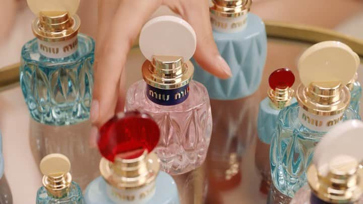 ユミ・ランバートのインスタグラム：「Order your favorite fragrance @miumiu 🌸 ☎️ Room Service please! A movie by 🎥 @lolabessis 👯‍♀️ @meimeilapres @lomijoh @marielevypro @onirim @diane_edelmann @darcybacklar」