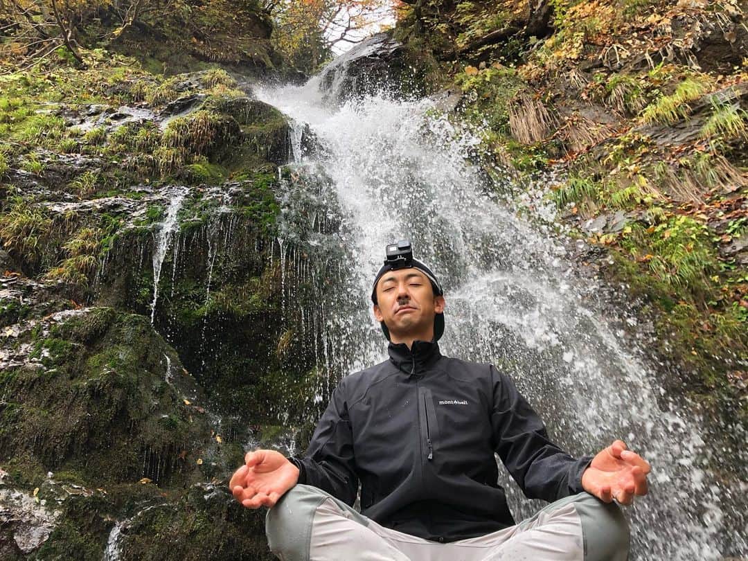 のインスタグラム：「山形大滝巨岩  #てんきむちゃんねる」