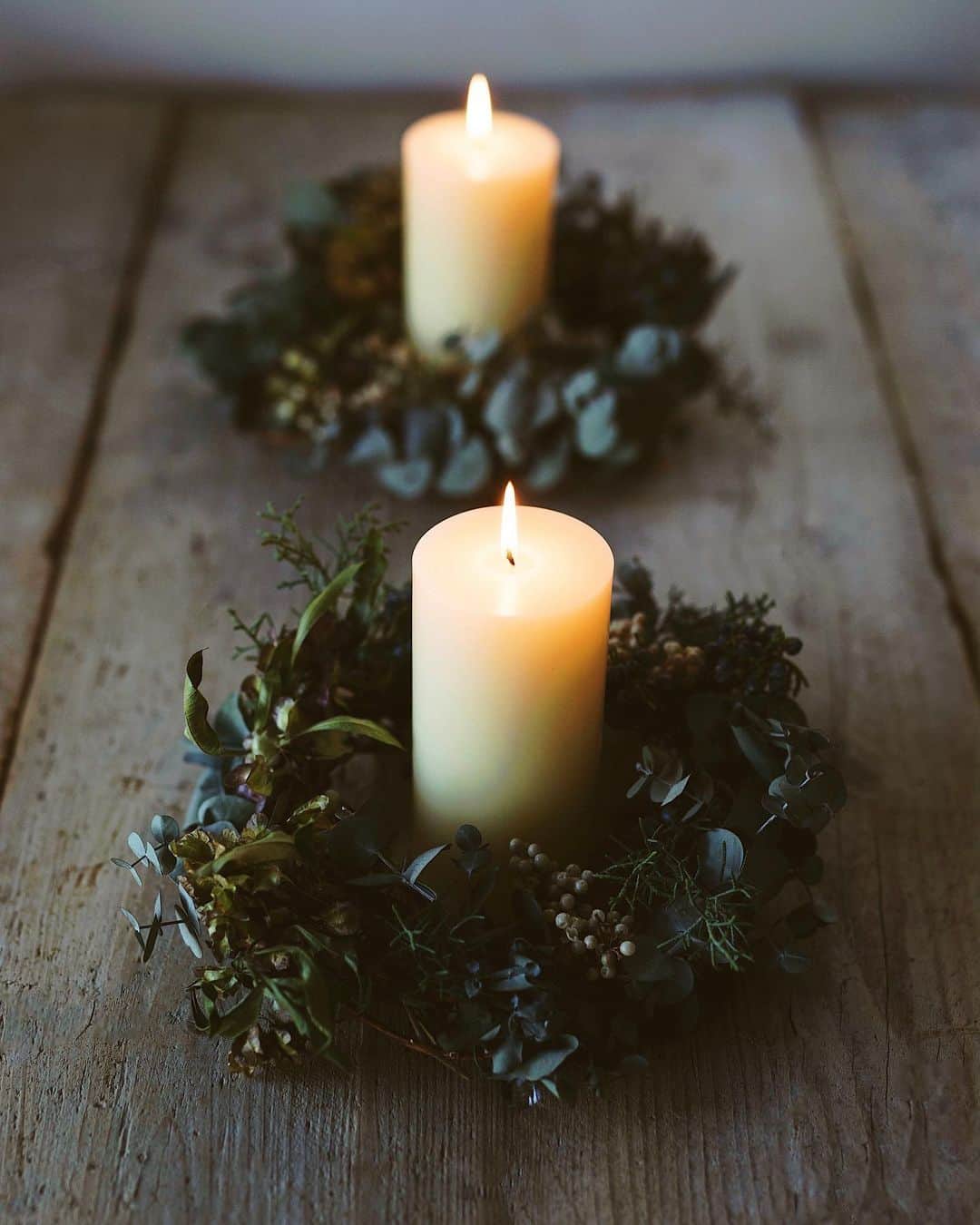 のインスタグラム：「Mini wreaths and swag🕯🌲 #miniwreath #candlewreath #swag #winterwreath #wreath 山口　あ・でゅまん @a_demain_yamaguchi さんの「冬のいろいろ展」、明日から始まります。冬のリース、スワッグ、お正月しめ飾りを出品させて頂きます。 期間 : 12月9日(水)〜25日(金) #リース　#キャンドルリース　#スワッグ」