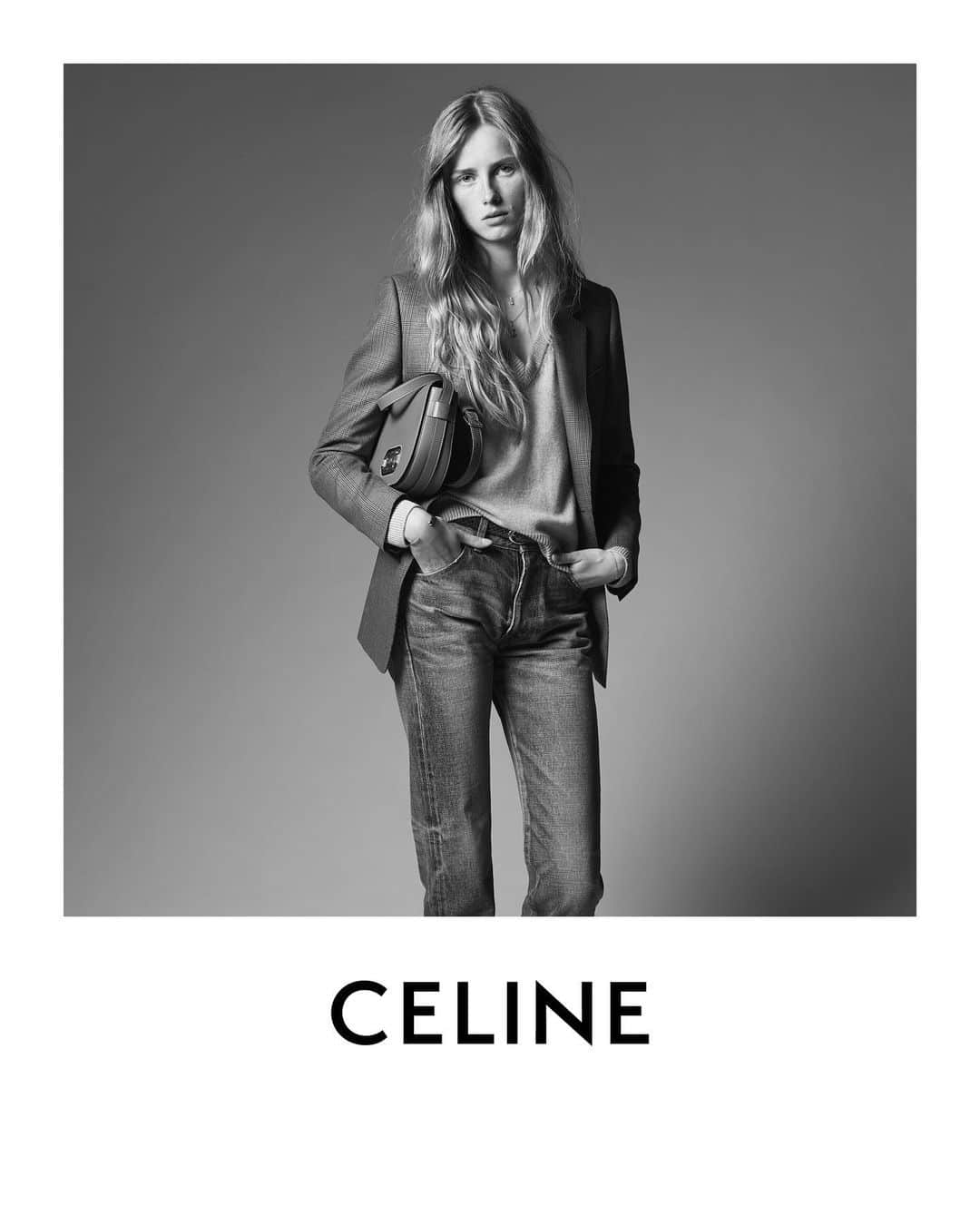 Celineさんのインスタグラム写真 - (CelineInstagram)「CELINE SPRING 21 CELINE MAILLON TRIOMPHE BAG IN VEGETAL TAN LEATHER   COLLECTION AVAILABLE IN STORE AND AT CELINE.COM   RIANNE PHOTOGRAPHED BY @HEDISLIMANE IN SAINT-TROPEZ IN JUNE 2020   #CELINETRIOMPHE #CELINEBYHEDISLIMANE」12月8日 20時09分 - celine
