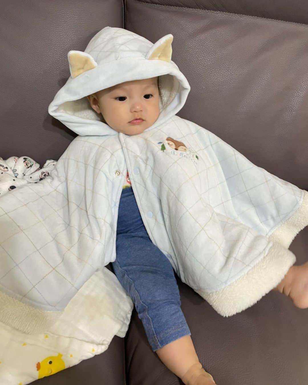 郭俊麟のインスタグラム：「皇后 請問需要換尿布了嗎 還是要喝奶了！🤣 還是您累了要睡了😪」
