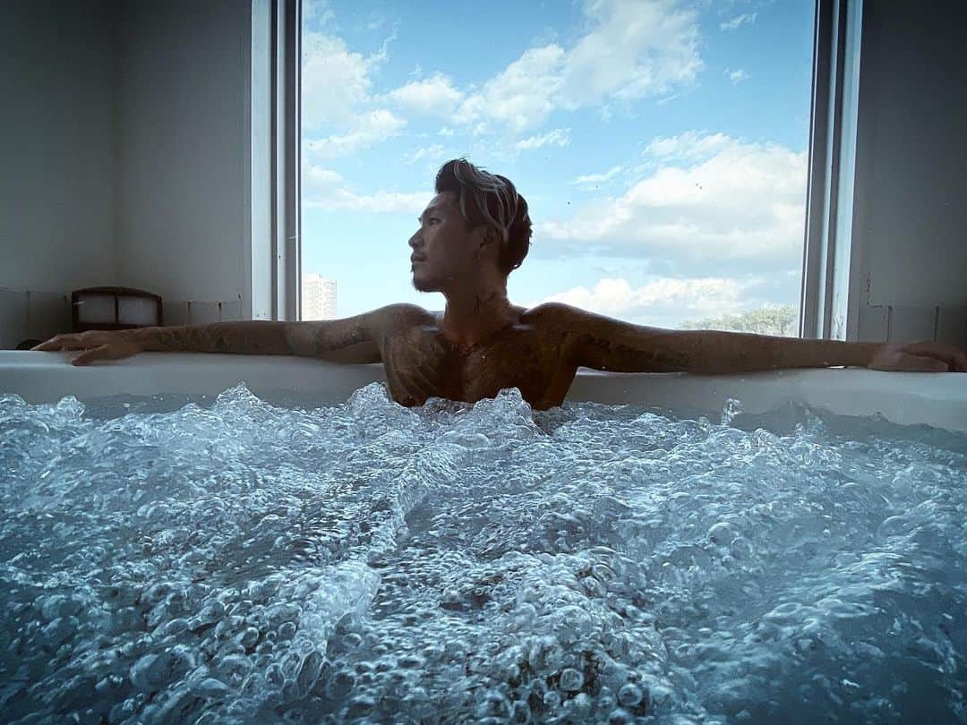 DJ ACEのインスタグラム：「♨︎ #jaccuzi  #日本を出れないため夏待ちするしかない状況🤗」