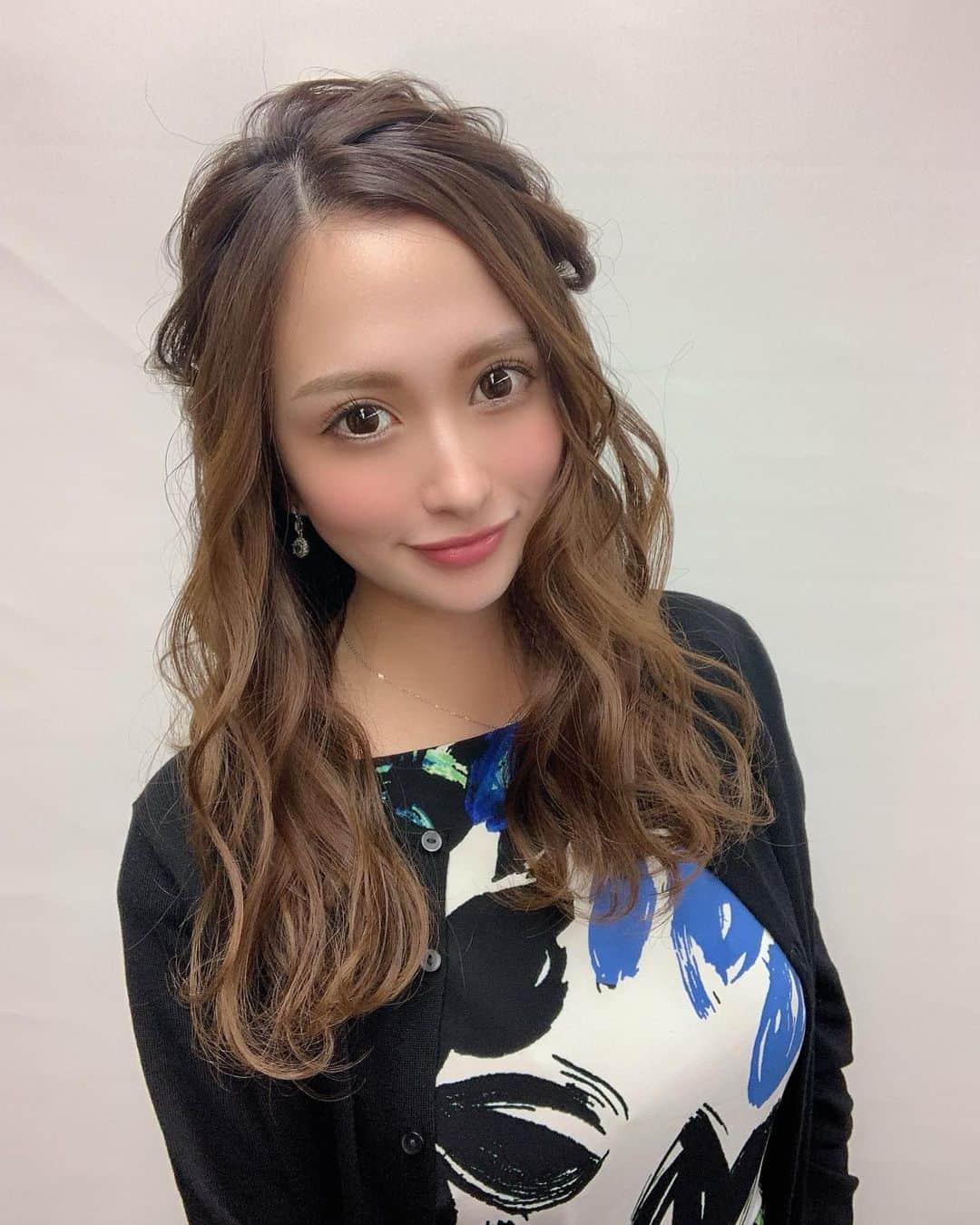 小川真葵さんのインスタグラム写真 小川真葵instagram 助手席でカメラ回すあきちゃんの彼女感にきゅんです いつかの東京 時差投稿 10月11日 21時38分 Aoi Ogawa
