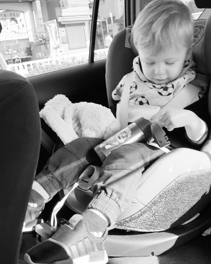 リアノン・ランゲラック（ミッチェル・ランゲラックの妻）のインスタグラム：「School pick ups ☺️🥰🙌🏼😂 #2yearsold #hesthecutest #48」