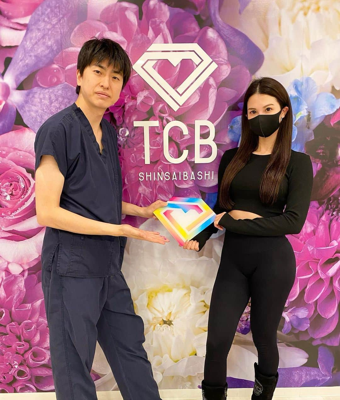 Atkのインスタグラム：「先日東京中央美容外科心斎橋院　@tcbshinsaibashi にて最新のハイフ”ソノクイーン”を受けてきました⭐️ 何度か医療ハイフはしたことありますがマシンによっては独特の痛みを感じた記憶がありました😖でも今回のソノクイーンは痛みなくお顔全体、目の下と気になってた首も全部当ててもらいました！！これから経過が楽しみ☺️✨南先生　@tcbminami今回もありがとうございました🙏 - #美容#美容整形ならTCB東京中央美容外科#リフトアップならTCB東京中央美容外科#東京中央美容外科#美容外科#心斎橋#東京中央美容外科心斎橋院 #南享介#ソノクイーン#HIFU#リフトアップ」