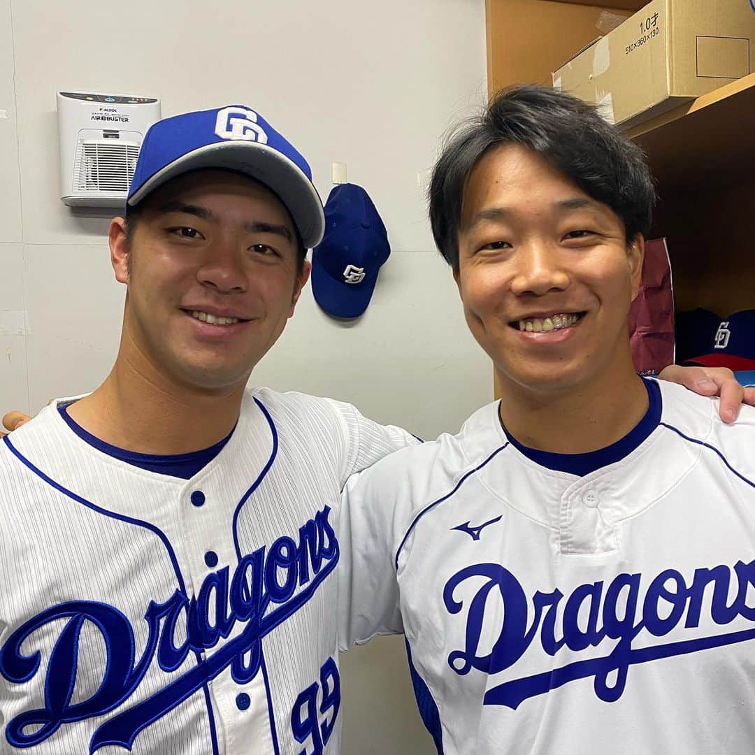 鈴木翔太さんのインスタグラム写真 - (鈴木翔太Instagram)「今日報道がありましたが、来シーズンから阪神タイガースでプレーさせてもらうことになりました。  ドラゴンズで7年間、沢山の方と出会う事ができ、憧れていた先輩方や友達みたいな後輩たちと一緒に野球が出来た事が僕にとって一生の思い出です。  ドラゴンズのユニフォームで野球ができなくなるのはすごく寂しいですが、新しい場所でまた野球ができる事に感謝し今まで以上に野球ができる喜びを噛み締めながら頑張りたいと思います！  ドラゴンズファンの皆さん、沢山の応援本当にありがとうございました！ チームは変わりますがまた応援してもらえると嬉しいです。今までありがとうございました！  そしてタイガースファンの皆さん、まずは1日でも早く支配下に登録されるように頑張りたいと思います。これから応援よろしくお願いします。  #中日ドラゴンズ#阪神タイガース#鈴木翔太#岡田俊哉#又吉克樹#柳裕也#山井大介#浅尾拓也#伊藤準規#小熊凌祐#阿知羅拓馬#浜田智博#大藏彰人#木下雄介#梅津晃大」12月8日 20時46分 - suzukishota99