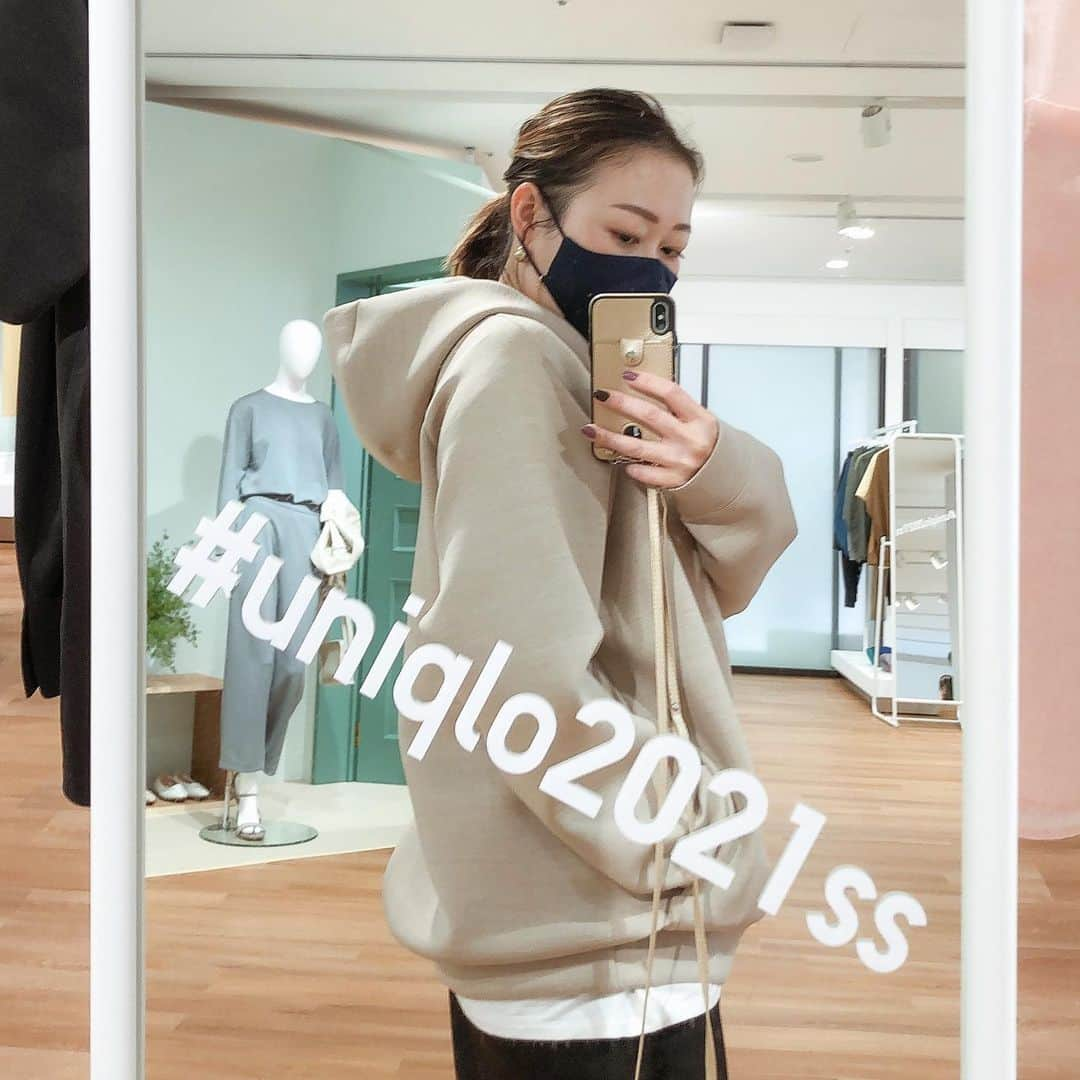 nanaさんのインスタグラム写真 - (nanaInstagram)「ㅤㅤㅤ 2020.12.8 𝚃𝚞𝚎 #nanacoordinate 🐼  ㅤ このフードのカタチ‼︎‼︎ 見て‼︎‼︎ めっちゃめっちゃ綺麗やん✨✨✨ なにこの完璧なフード‼︎‼︎ ㅤ ㅤ 先週末 @uniqlo 21SS展示会へお邪魔したんやけどな もーーこれに一目惚れ😍😍 しかも聞いたら、 すでに一部店舗で売ってるて言うやないか🤤🤤 ㅤ ㅤ すぐポチったよね🛒🛒 残念ながら試着してるベージュは完売😭 再販待つとして… ホワイトとカーキ到着待ち🤍💚 早よ届かんかなー😍🤤 ㅤ ㅤ その他、展示会詳細はブログに書くわな😊 ㅤ ㅤ ㅤ ㅤ ㅤ parker … #uniqlo  #ウルトラストレッチドライスウェットプルパーカ bottom … #uniqlo SS サテンパンツ  ㅤ ㅤ ㅤ ㅤ blogに詳細書いたらストーリーからお知らせします✎*。 ━━━━━☞blogへはtopから𓅩𓂃  ㅤ ㅤ ㅤ ㅤ ㅤ ㅤ #outfit #uniqlo2021ss #大人カジュアル #パーカー女子 #シンプルコーデ #プチプラコーデ #パーカー #uniqloginza #サテンパンツ #partegram #アラフォーコーデ #fashion #ootd #coordinate  #locari   #mineby3mootd #데일리록 #코디 #옷스타그램 #멋스타그램 #穿搭 #오오티디 #我的最愛 #时装 #好吃 #赞 #粉我」12月8日 20時41分 - nanapanda517