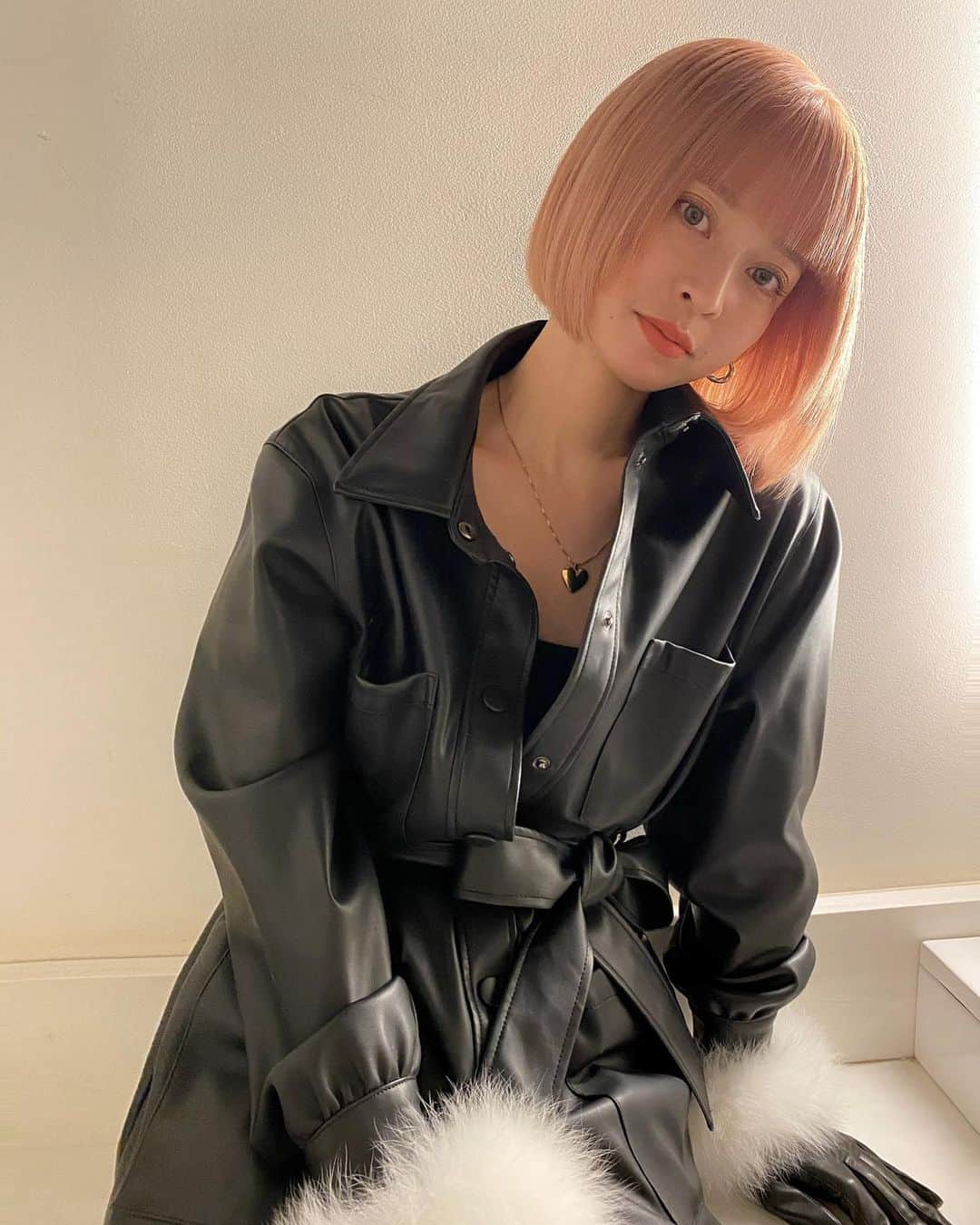 梅村実帆のインスタグラム：「new 🍑🍑🍑 少し髪伸ばそうと思って✌🏻いつか黒髪にしたいの🥺 あとまつエクも卒業したのよ😙10年ぶりの自まつげ」