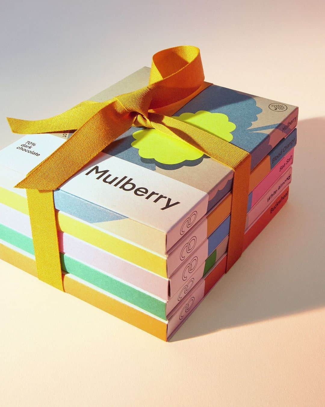 マルベリーさんのインスタグラム写真 - (マルベリーInstagram)「Artisanal Chocolate⁠⠀ .⁠⠀ The Ocelot chocolate bar bundle, custom-made for Mulberry. ⁠⠀ . ⁠⠀ #MulberryFestive #MulberryGifts」12月8日 20時43分 - mulberryengland