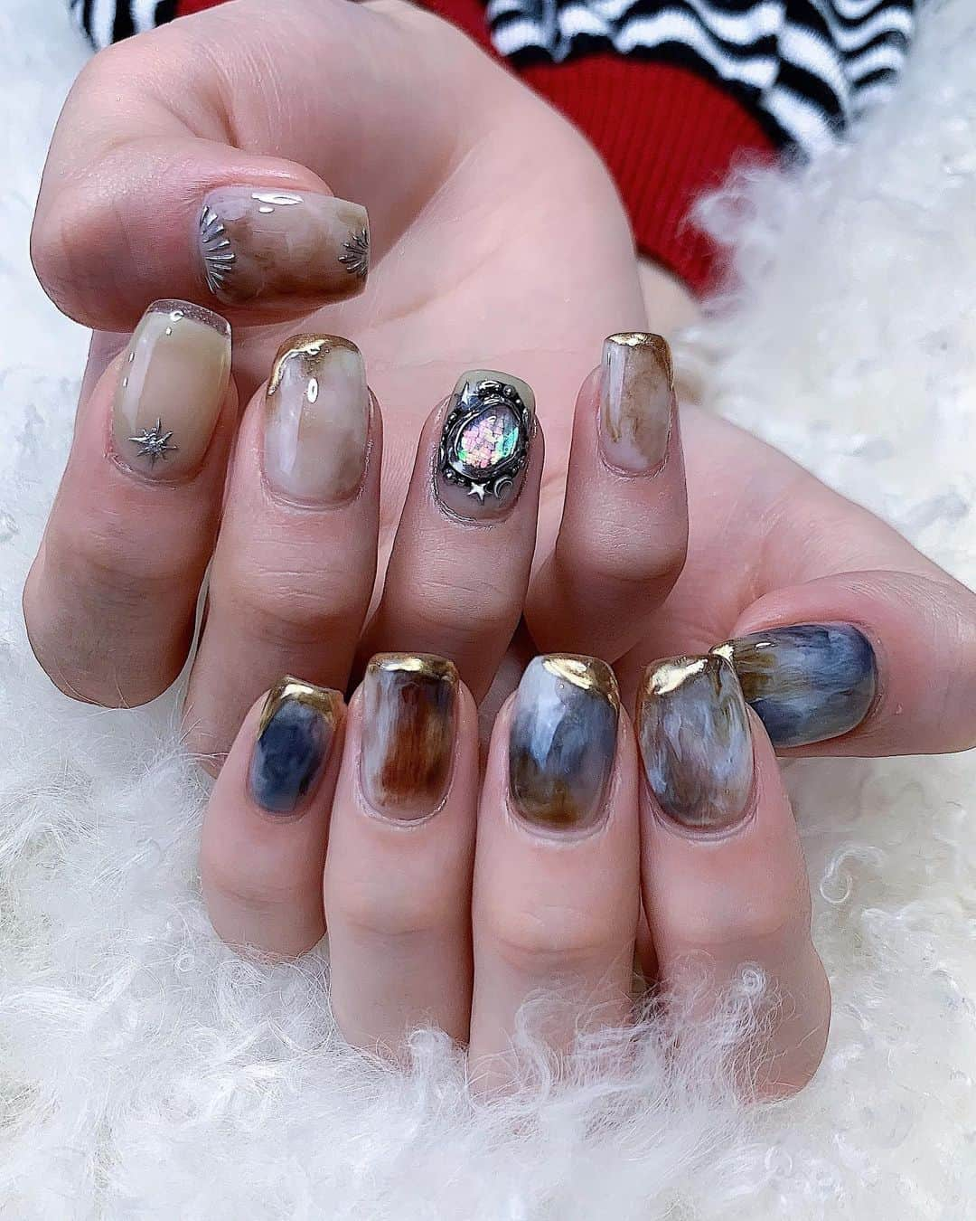 Nailsalon Cielさんのインスタグラム写真 - (Nailsalon CielInstagram)「ニュアンスとも合います!﻿ この時期にぴったり🤍﻿ ﻿ Holiday Gemstone✴︎﻿ ﻿ ✨✨🎅🎄✨✨﻿ ﻿ ﻿ ﻿ ﻿ ーーーーーーーーーーーーーーーーーーー﻿ hotpepperBeauty net予約↓↓↓ ﻿ ﻿ https://beauty.hotpepper.jp/smartphone/kr/slnH000217395/﻿ ーーーーーーーーーーーーーーーーーーー﻿ ﻿ #ネイル#ネイルサロン﻿ #instagood#instanails#jelnail#ネイルアート#手描きアート#loveit#ジェル#ジェルネイル#個性派ネイル#トレンドネイル#お洒落ネイル#newnails#福岡ネイル#cute#beautiful#art#ネイルサロン#天然石ネイル#冬ネイル#福岡ネイルサロン#冬ネイル2020#ジェムストーンネイル#天然石ネイル#シルバージュエリーネイル#クリスマスネイル﻿」12月8日 20時50分 - myanail