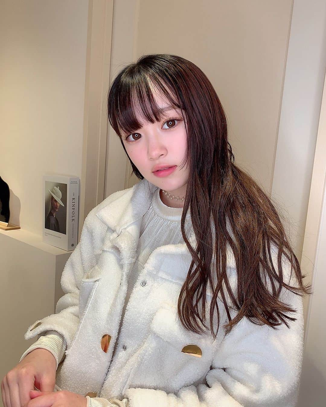 平野夢来（ゆぴぴ）のインスタグラム：「もこもこアウターメンションしてます🐑 暖かくてめっちゃ着やすいの〜❕ ・ ・ ・ ・ そしてそして、 @mai__eyelash_ さんにマツエクメンテナンスして頂きました、、❕ 今回も可愛くして頂きました、🌼」