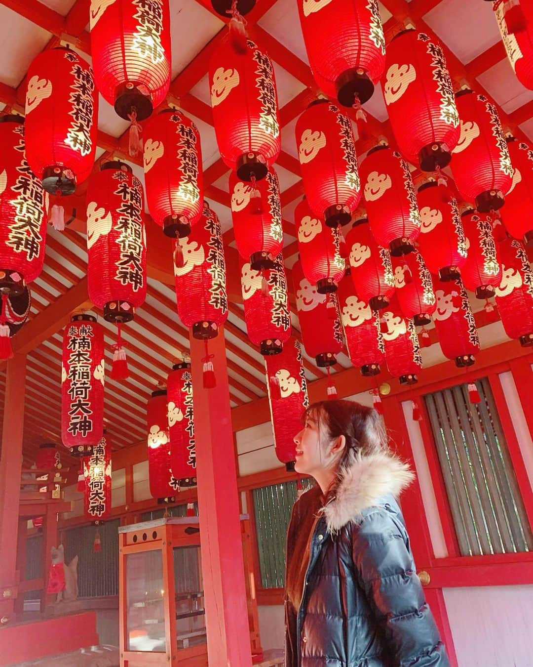 千代田唯さんのインスタグラム写真 - (千代田唯Instagram)「Japanese Shrine in Kobe⛩  湊川神社のなかにある楠本稲荷へ 幻想的で綺麗でした💗 神戸はさすが貿易港！大陸文化の影響も交え 楽しい雰囲気です⛩✨ 勝負のときにオススメ神社✨  #湊川神社 #パワースポット #神社#神主#神職#パワースポット巡り #パワースポット神社 #神戸#神戸旅行#旅行好きな人と繋がりたい  #神社好き#神社巡り#神社好きな人と繋がりたい #寺社仏閣#着物#女性神職 #神主アイドル #japaneseculture  #shrine #jinjya #tokyo #kimono #lovejapan #기모노 #instajapan  #cooljapan」12月8日 20時54分 - chiyodayui0920