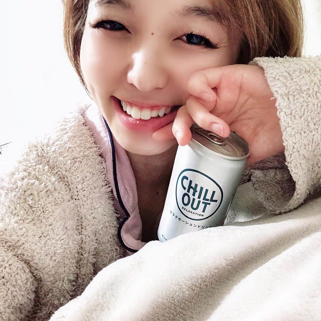 のインスタグラム：「CHILL OUT Relaxation drink  ワンオペ育児、家事、仕事… 気付くと息すること忘れている最近🤯 セブンイレブンで購入できるチルアウト🍹 日本発のリラクゼーションドリンクを飲んでみました  飲みやすいし、ギャバ、テアニン、ヘンプシード配合🙆‍♀️ 忙しいOLさんのデスクにも置きたい🥺❣️  数分でも自分時間を作るって大切だよね👼  #CHILLOUT @chillout_official #赤ちゃんのいる生活  #親バカ部 #ベビスタグラム #フォロワー募集中 #新米ママと繋がりたい  #新米ママ #男の子ママと繋がりたい  #男の子ママ #赤ちゃんのいる生活  #赤ちゃんのいる暮らし  #産後10ヶ月　 #自分へのご褒美 #モデル #読者モデル #読モ #リラクゼーション #リラクゼーションドリンク #リラックスタイム  #ジェラートピケ #ジェラピケ」
