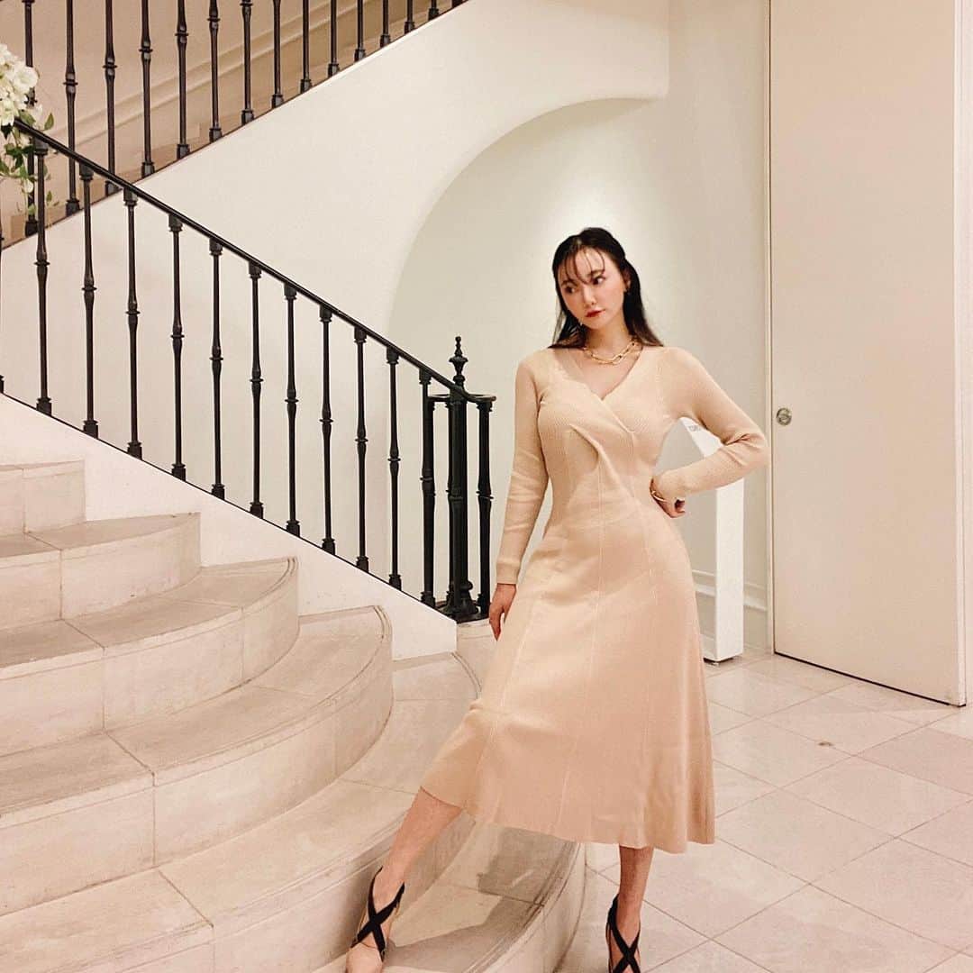クリスティン・ウェイのインスタグラム：「最近流行ってるFendi cafeの場所は実は結婚式場💒です〜内装がすごく豪華で圧倒されました。素敵な結婚式場です！ おすすめ〜  #anniversarycafe #fendicafe #アニヴェルセル #オススメスポット　#フェンディカフェ　#omotesando」