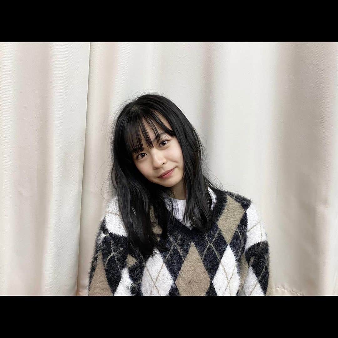莉子さんのインスタグラム写真 - (莉子Instagram)「18歳も早速、﻿ 有り難くお仕事頑張ってます🏃‍♀️﻿ 私服です可愛いニット」12月8日 21時17分 - riko_riko1204
