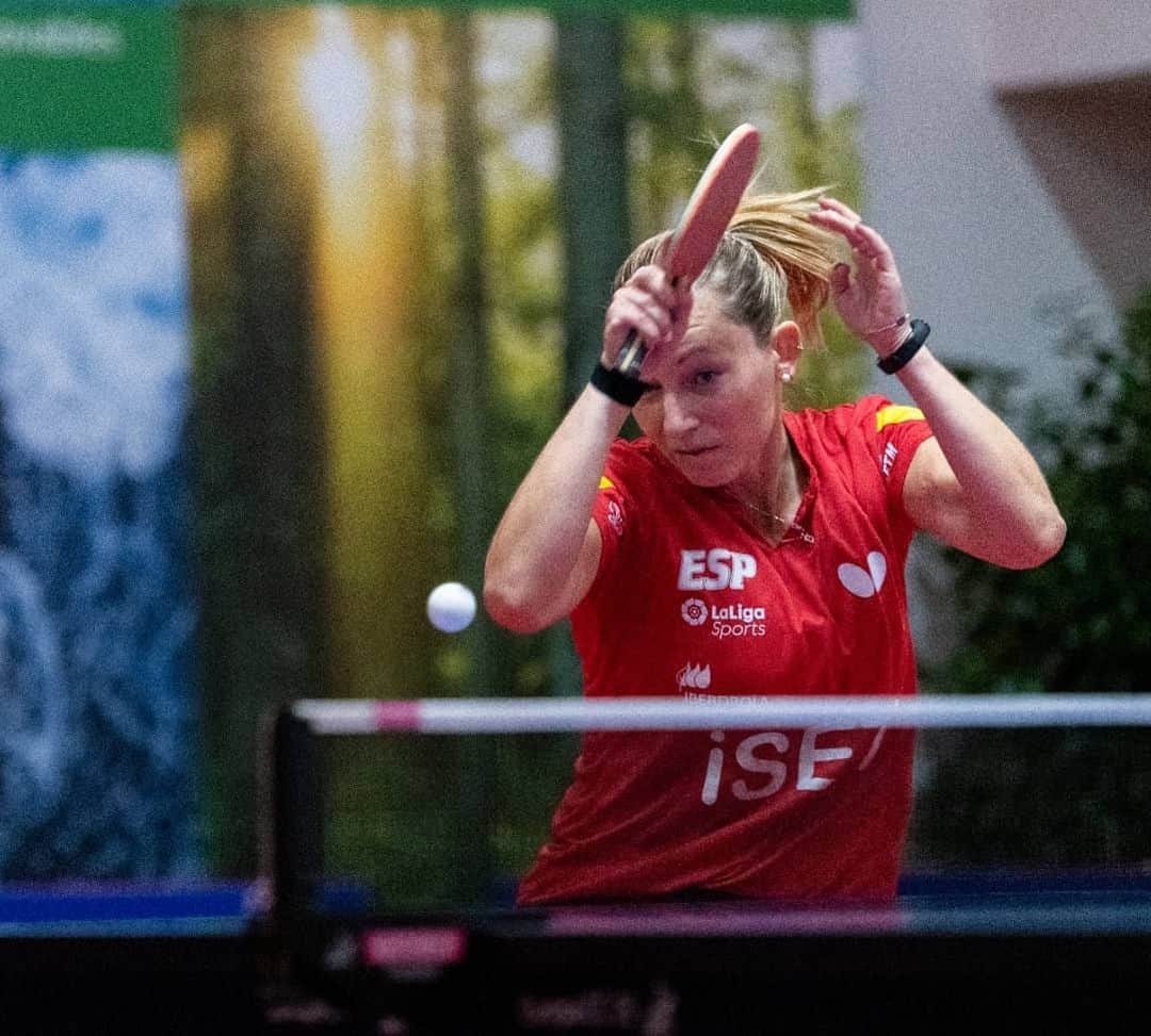 ガリア・ドボラクのインスタグラム：「En el 🚅 a Madrid para jugar el último torneo del año que menos hemos competido. Un privilegio poder seguir disfrutando de la competición en #SpainMasters2020 💪」