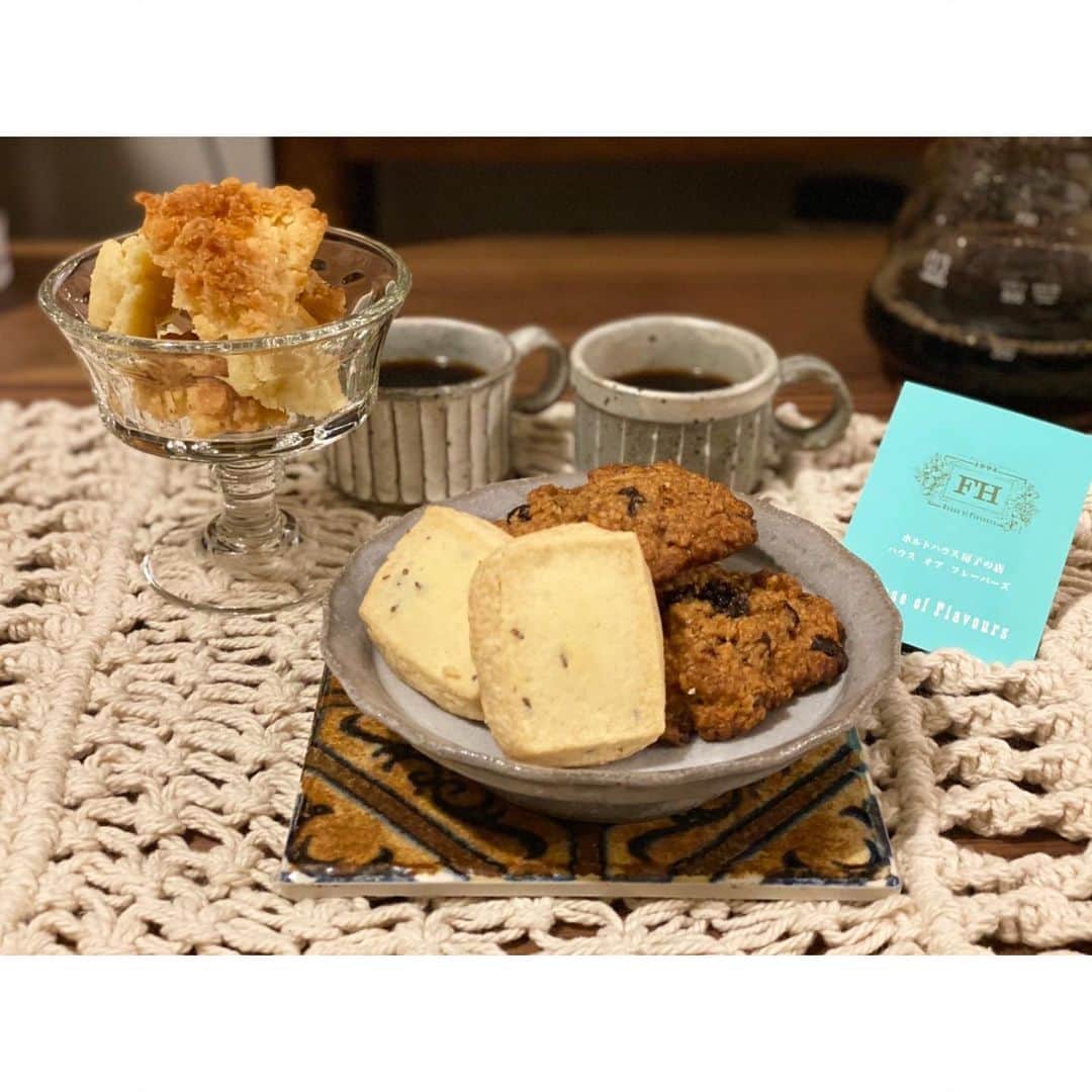 YU-U（工藤由布）さんのインスタグラム写真 - (YU-U（工藤由布）Instagram)「🧀🍴ハウス オブフレーバーズ🍴🍰 イートインは今は出来なかったけど🥺 チーズケーキ食べてみたいな☺️🤍 焼き菓子だけgetしてきたよ🍪 そして今日のお礼にと朝作ったクッキーもちゃっかり一緒に並べて写真撮った🤣 楽しい1日をありがとう🤤🙌🏻✨」12月8日 21時26分 - nyan22u22nyan