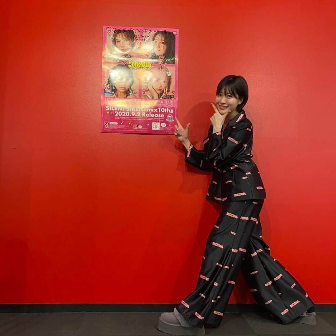 吉田菫さんのインスタグラム写真 - (吉田菫Instagram)「✔︎名古屋ダイアモンドホール  インディーズ時代からずっと回らせてもらってる名古屋は大切な場所😌💞10年経ったいまもこれて感謝です♡  夜は念願の名古屋に来たら毎回行くけど前回は行けなかったご馳走にありつけました。(あいにゃんのインスタ見てたらわかるかな笑)  次はTOKYO！！！東京〜🔥🔥🔥  しっかり身体の疲れをとって万全で挑む！！  #mix10thツアー  #mix10th #サイサイ」12月8日 21時28分 - sumiredooon1228