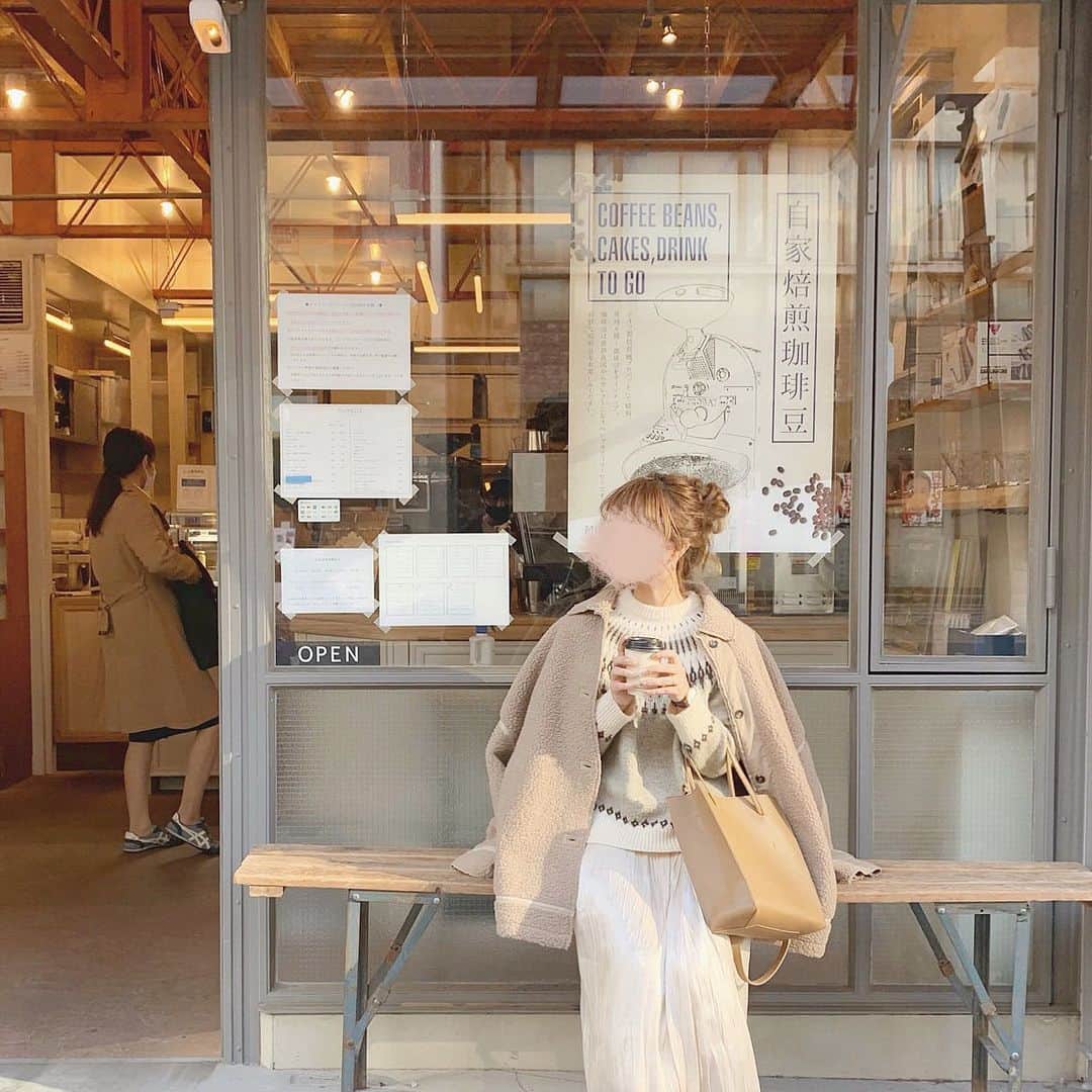 chocoさんのインスタグラム写真 - (chocoInstagram)「** ㅤㅤㅤㅤㅤㅤㅤㅤㅤㅤㅤㅤㅤ #ちょこカフェ ㅤㅤㅤㅤㅤㅤㅤㅤㅤㅤㅤㅤㅤ このまえ載せたコーデのとき♡ ㅤㅤㅤㅤㅤㅤㅤㅤㅤㅤㅤㅤㅤ 時間があったので浦和まで🚗 #Michel ☕️ 満席だったのでテイクアウトしました🥰 次はテリーヌ食べたいな〜♡ ㅤㅤㅤㅤㅤㅤㅤㅤㅤㅤㅤㅤㅤ  そのあとは映画〜👹(3回目) パルコにかわいいマカロンも売ってた☃️ ㅤㅤㅤㅤㅤㅤㅤㅤㅤㅤㅤㅤㅤ わたしは常に何かにハマっておきたいタイプ なんですけど13年追いかけてきたAAAが 今年で活動休止してしまうので ハマるものが他になくて、、🥺🥺 最近は鬼滅にハマっています🥺よもや🥺 約束のネバーランドもすき♡♡ あ、もちろんAAAは休止してもずっと好き💋 ㅤㅤㅤㅤㅤㅤㅤㅤㅤㅤㅤㅤㅤ みなさんは最近ハマっているものありますか？💓 新しい趣味を見つけたい🙋‍♀️🧡 わたしは今からリース作る🎄 ㅤㅤㅤㅤㅤㅤㅤㅤㅤㅤㅤㅤㅤ ㅤㅤㅤㅤㅤㅤㅤㅤㅤㅤㅤㅤㅤ 東京以外のカフェ、埼玉と千葉あたりを攻めて きたので今度は神奈川あたりいきたいな〜🥰 ㅤㅤㅤㅤㅤㅤㅤㅤㅤㅤㅤㅤㅤ #埼玉#埼玉カフェ#浦和カフェ#鬼滅の刃#よもや」12月8日 21時29分 - choco__24_